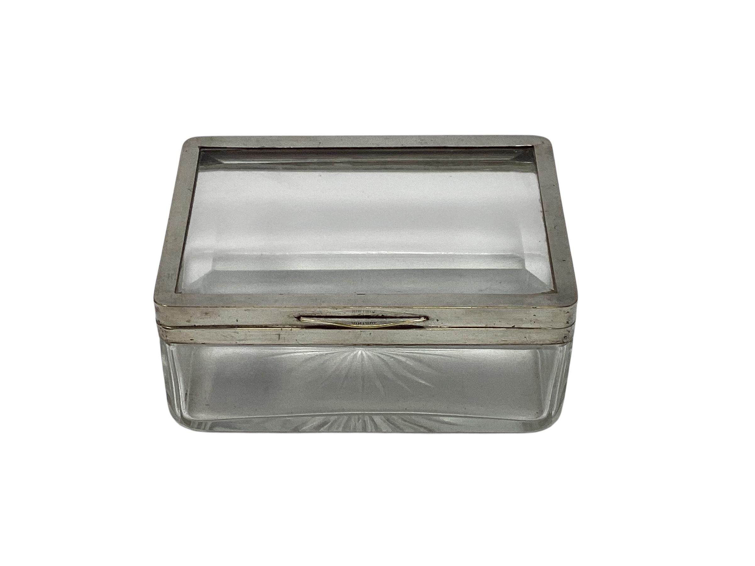 Caja austriaca de cristal Art Déco con monturas plateadas y diseño de estallido de estrellas en venta 2