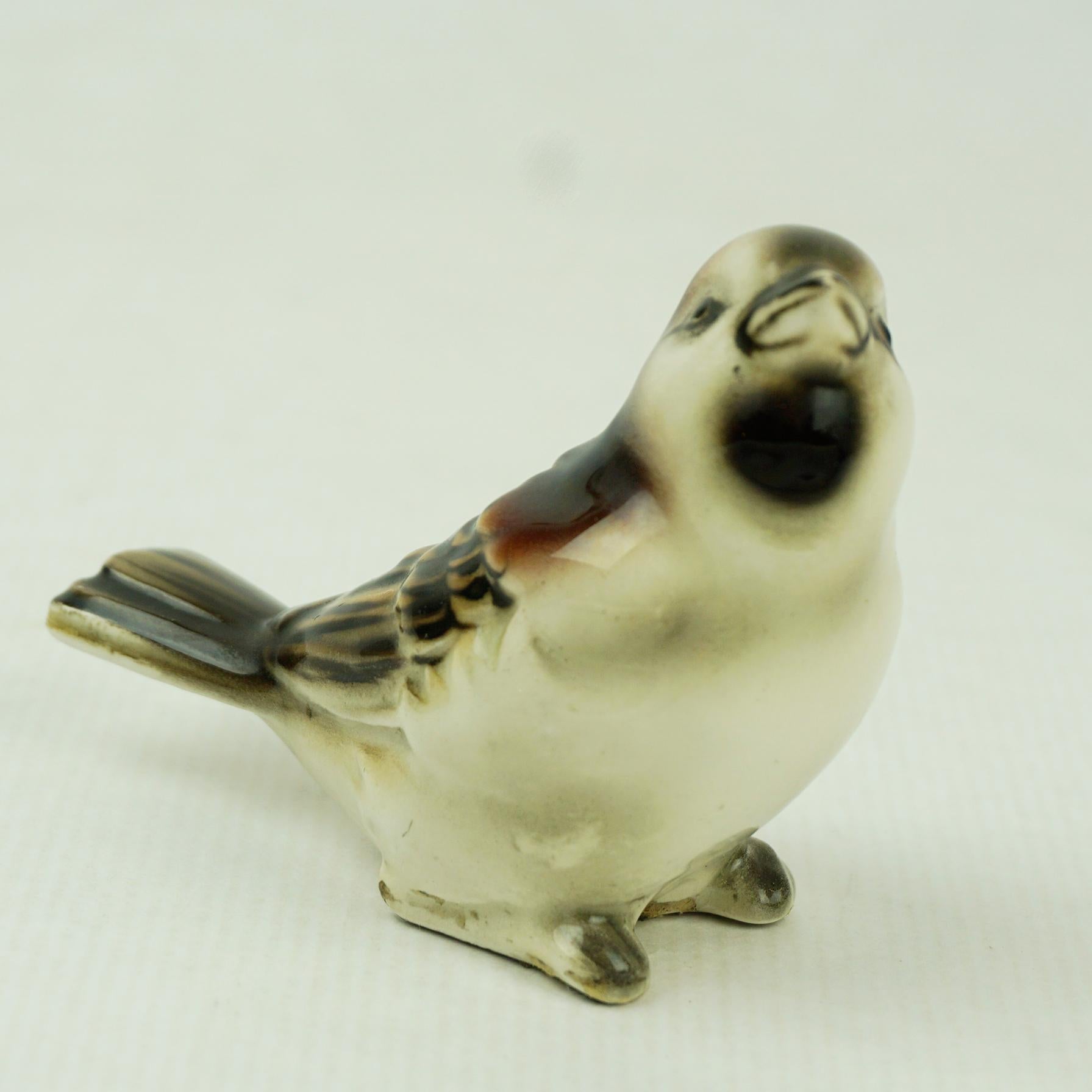 This fine rare antique piece of glazed Austrian ceramic bird was designed by Eduard Klablena. This magnificent little sparrow is expertly crafted and in excellent condition dating to roughly 1918/1919. Signed EK on the underside.
The images