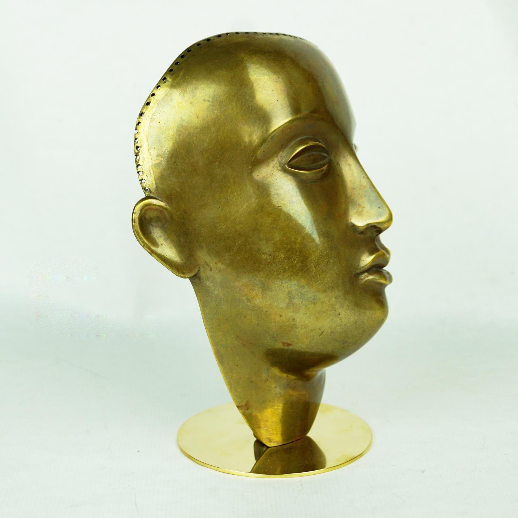 This fantastic brass sculpture on a circular brass base was designed by Franz Hagenauer and manufactured by Werkstätte Hagenauer Vienna in the 1930s. It´s absolutely classic design is a timeless beauty and as well an iconic masterpiece by the