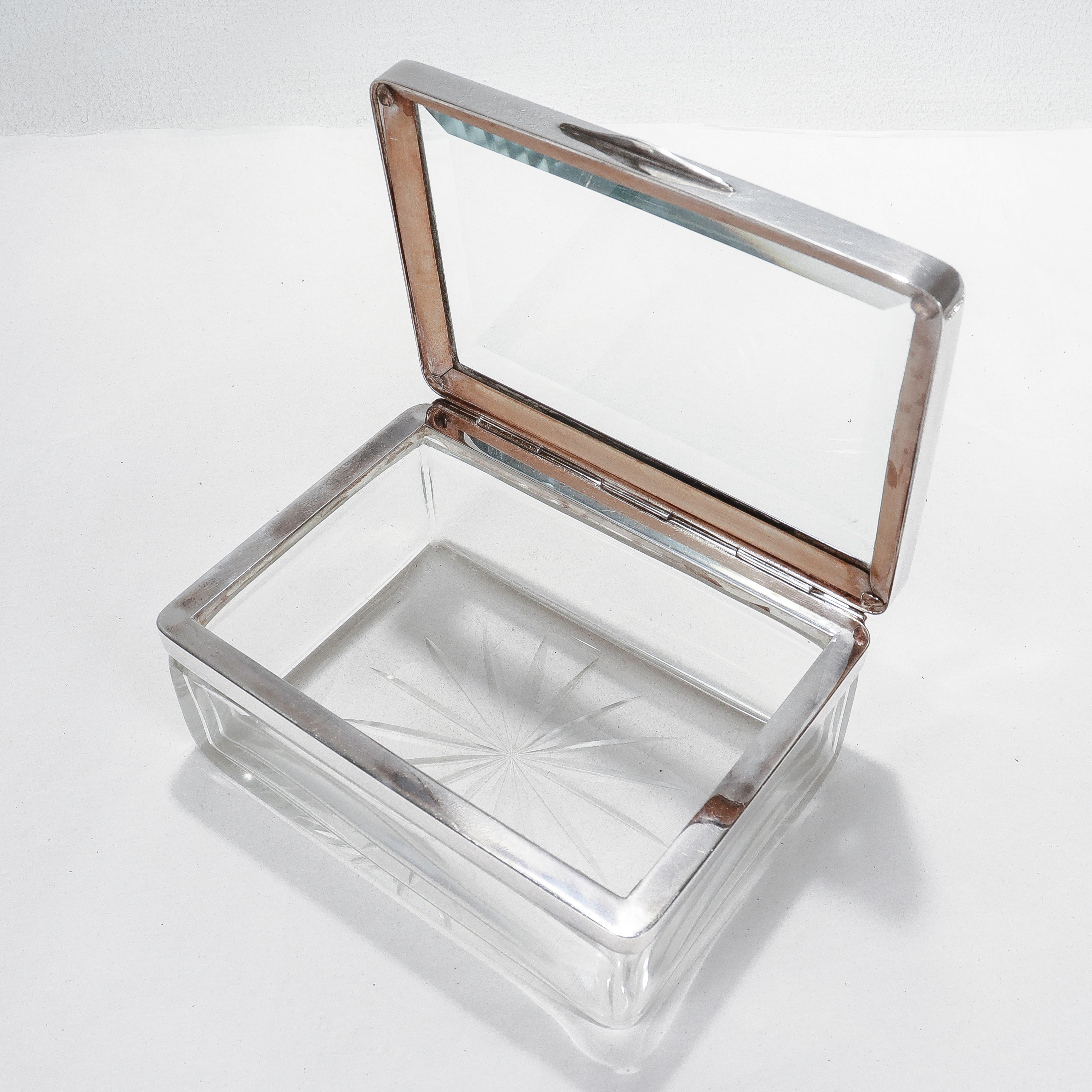 Coffret ou boîte de table Art Déco autrichien en métal argenté et verre taillé en vente 4