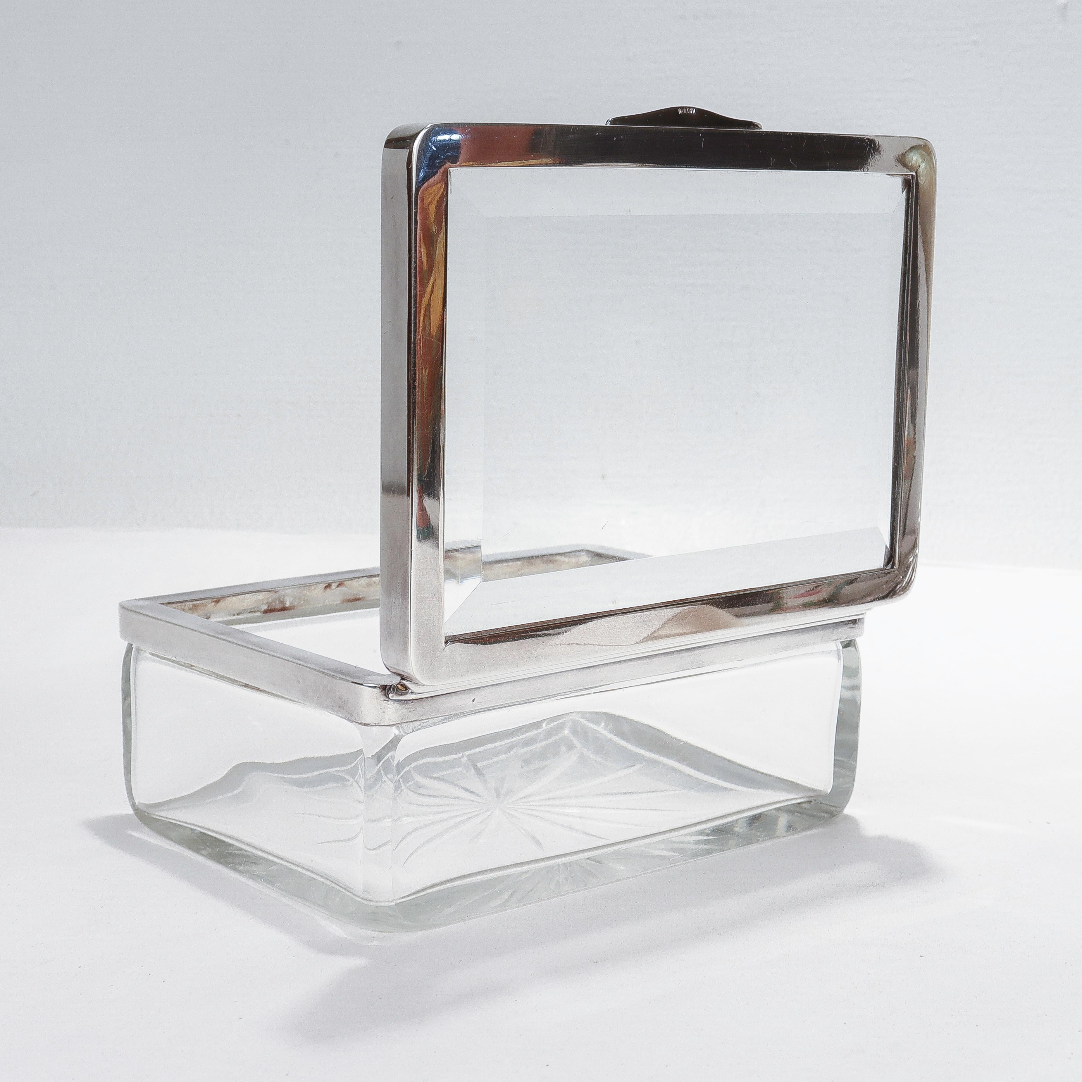 Österreichisches Art-Déco-Gehäuse oder Tischschachtel aus versilbertem und geschliffenem Glas im Angebot 6