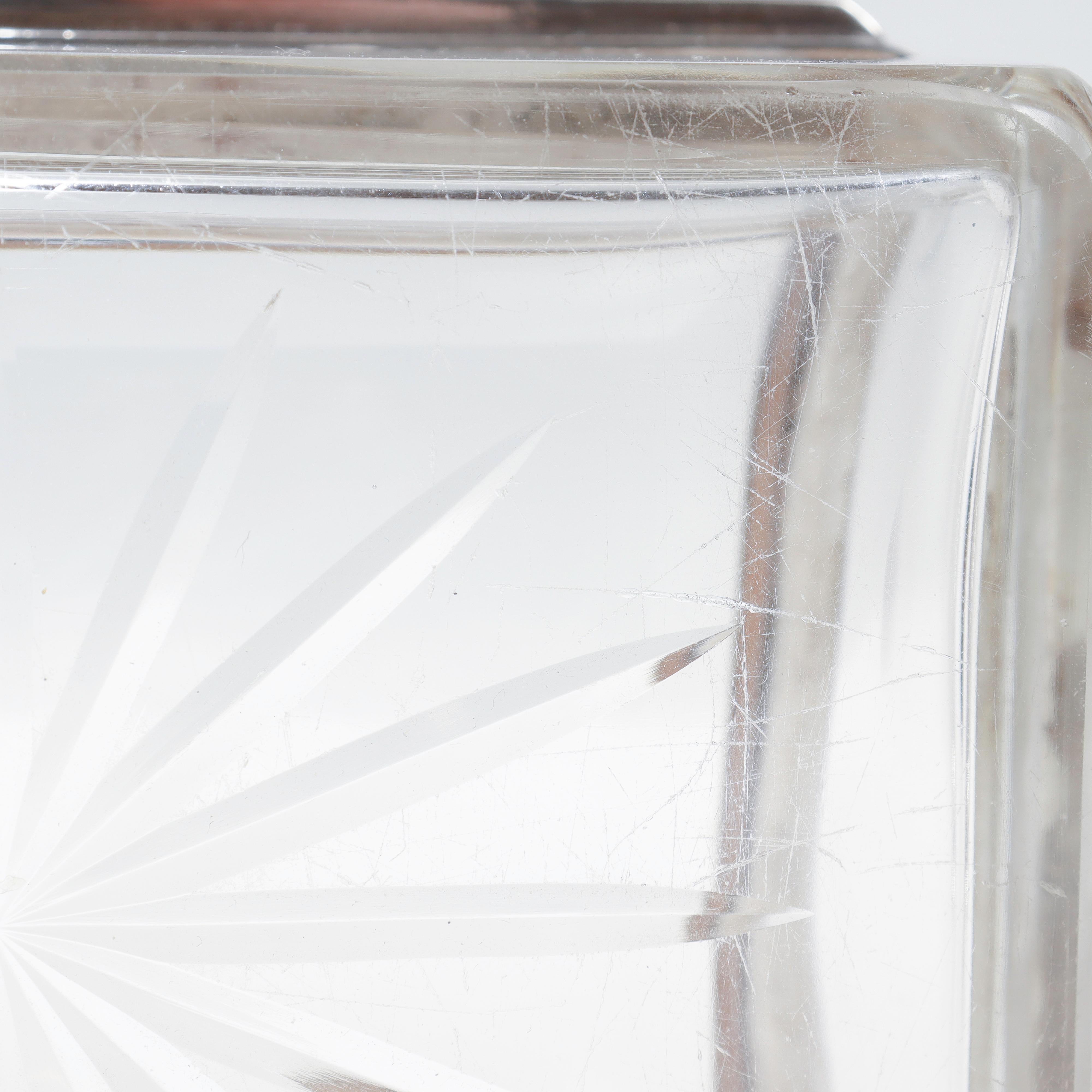 Österreichisches Art-Déco-Gehäuse oder Tischschachtel aus versilbertem und geschliffenem Glas im Angebot 14