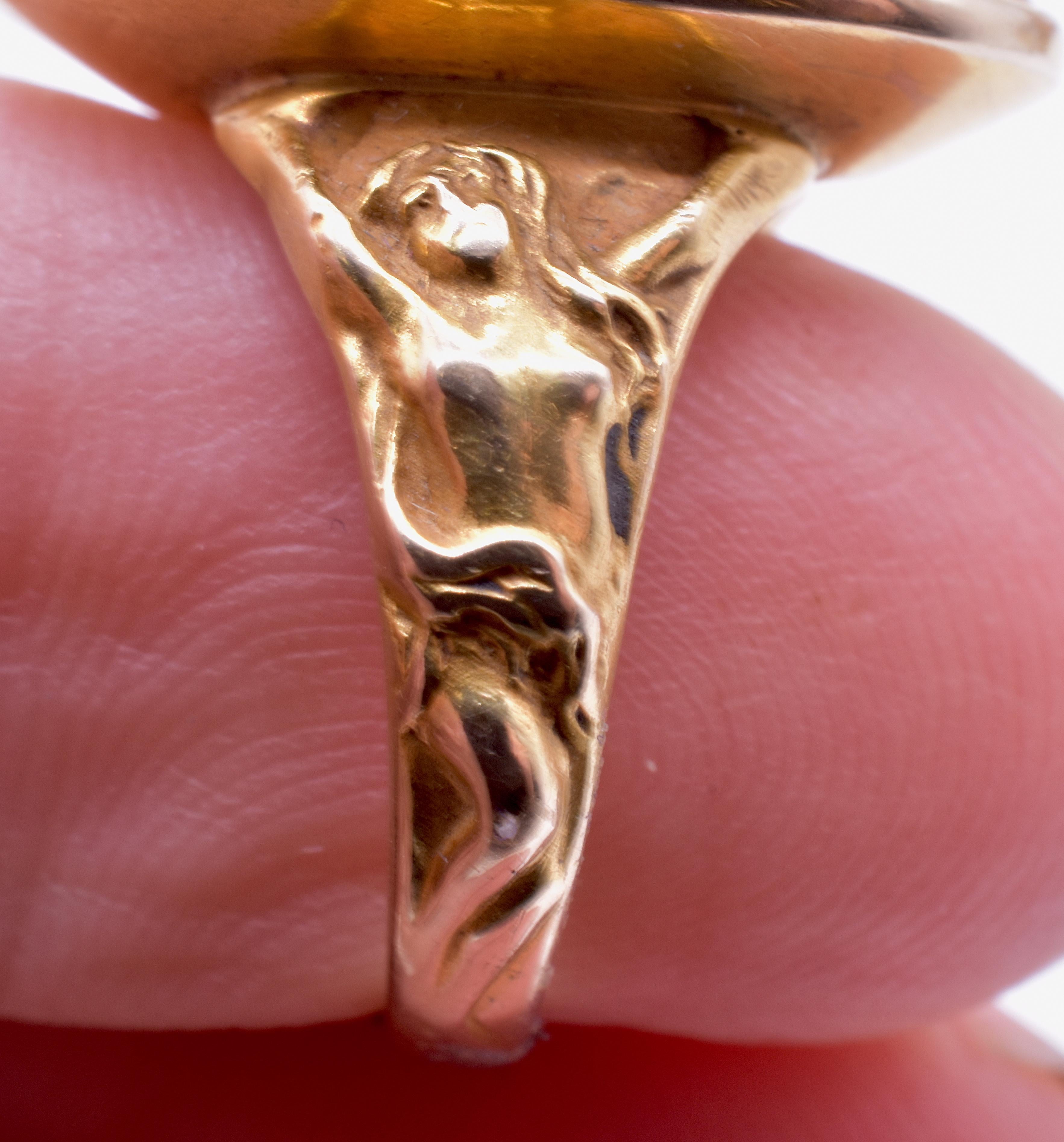 Art Nouveau 14 Karat Angel Skin Coral Cameo Ring with Carved Shoulders, C1910 In Excellent Condition In Baltimore, MD