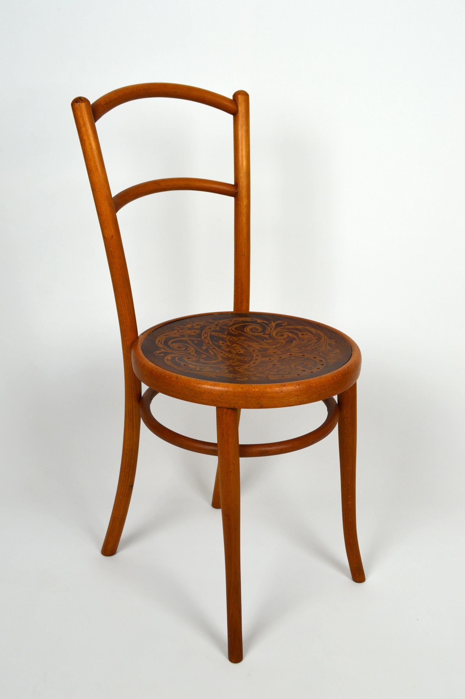 Bistro chair produced circa 1900 by the Viennese workshops Jacob & Josef Kohn

Curved beechwood, very beautiful decorated seat, stamp present: 
