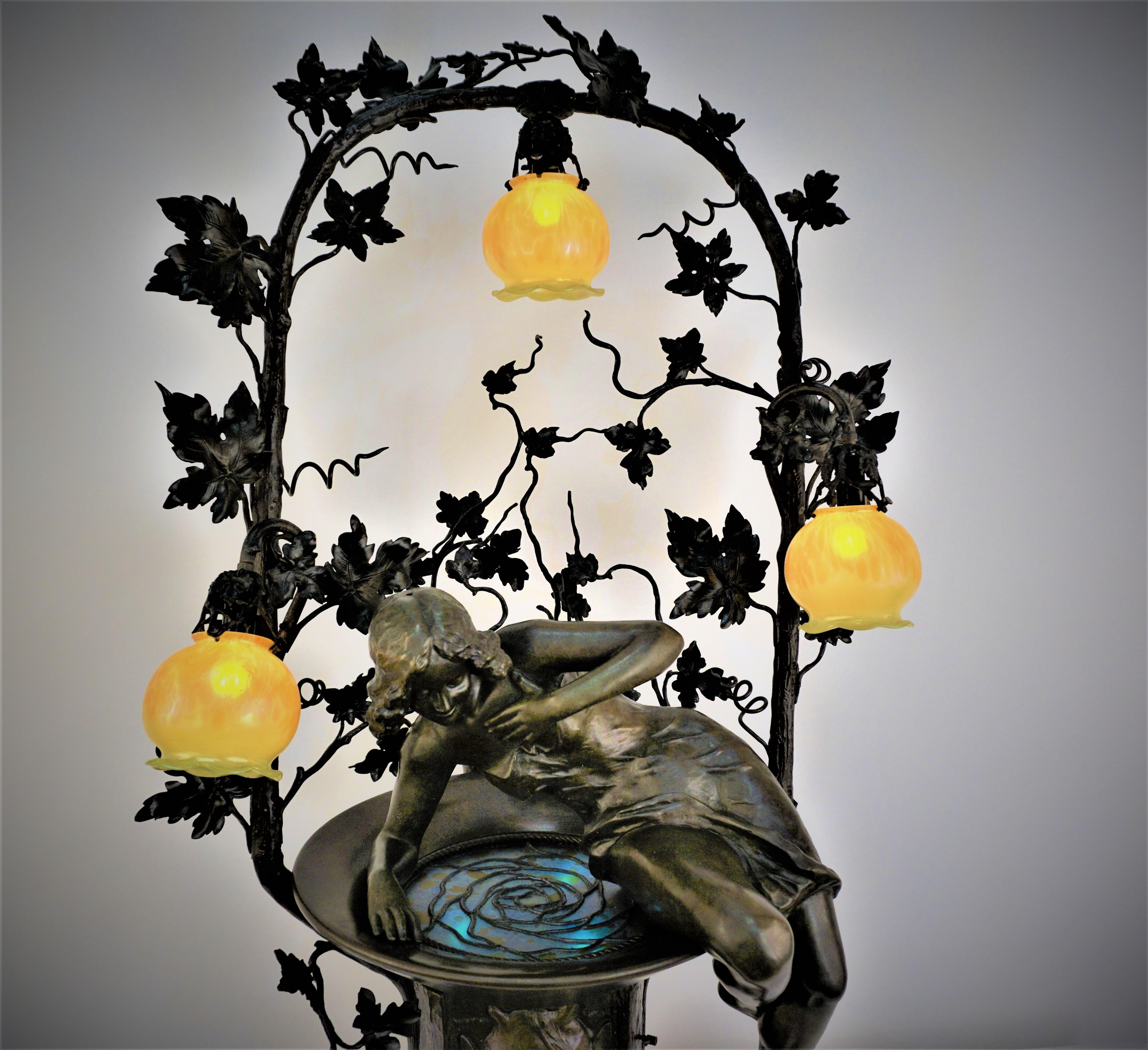 Autrichien Lampe de bureau autrichienne Art Nouveau Bronze Art Glass Water Fontain  en vente