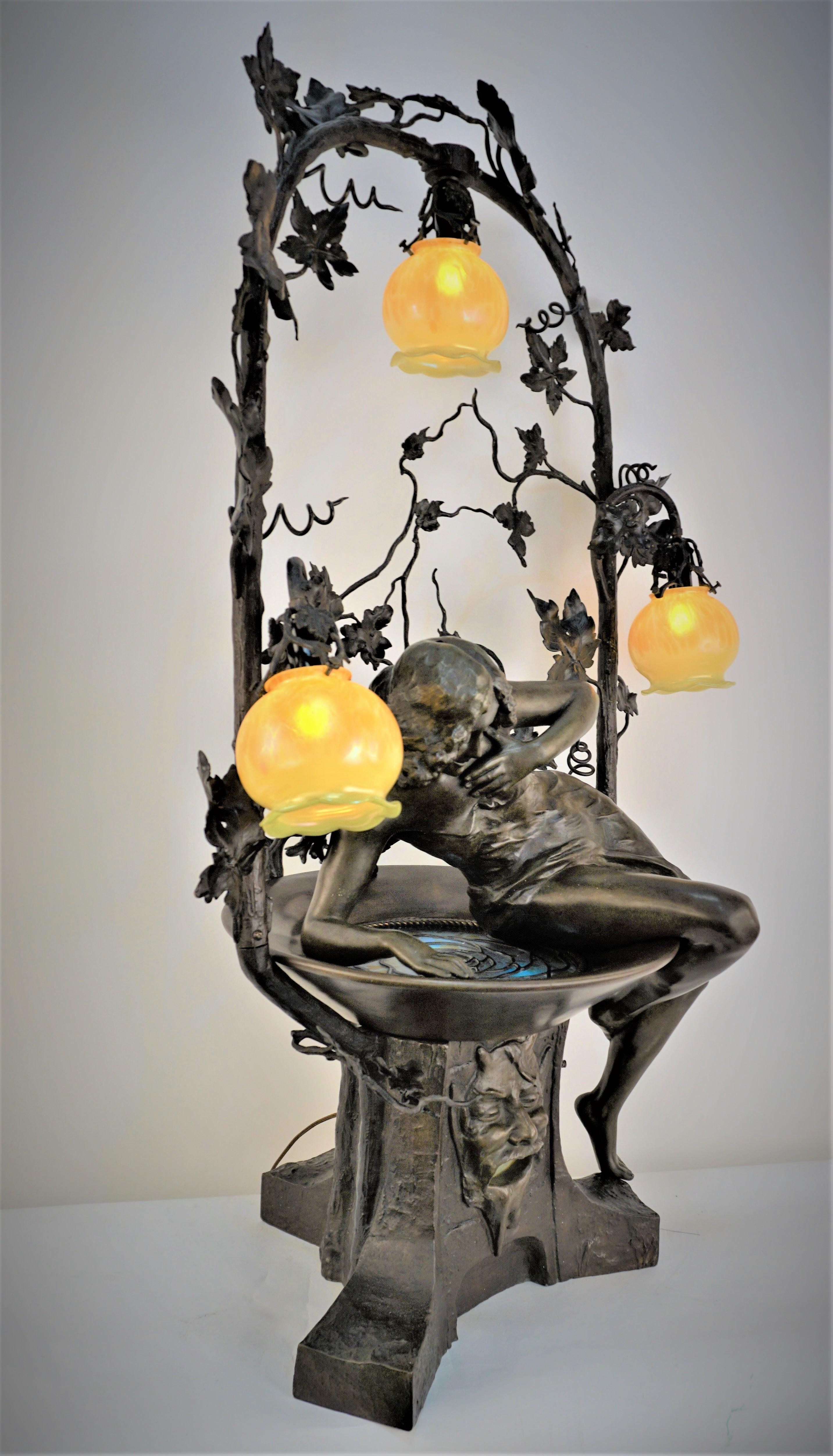Austrian Art Nouveau Bronze Art Glass Water Fontain Table Lamp  For Sale 5