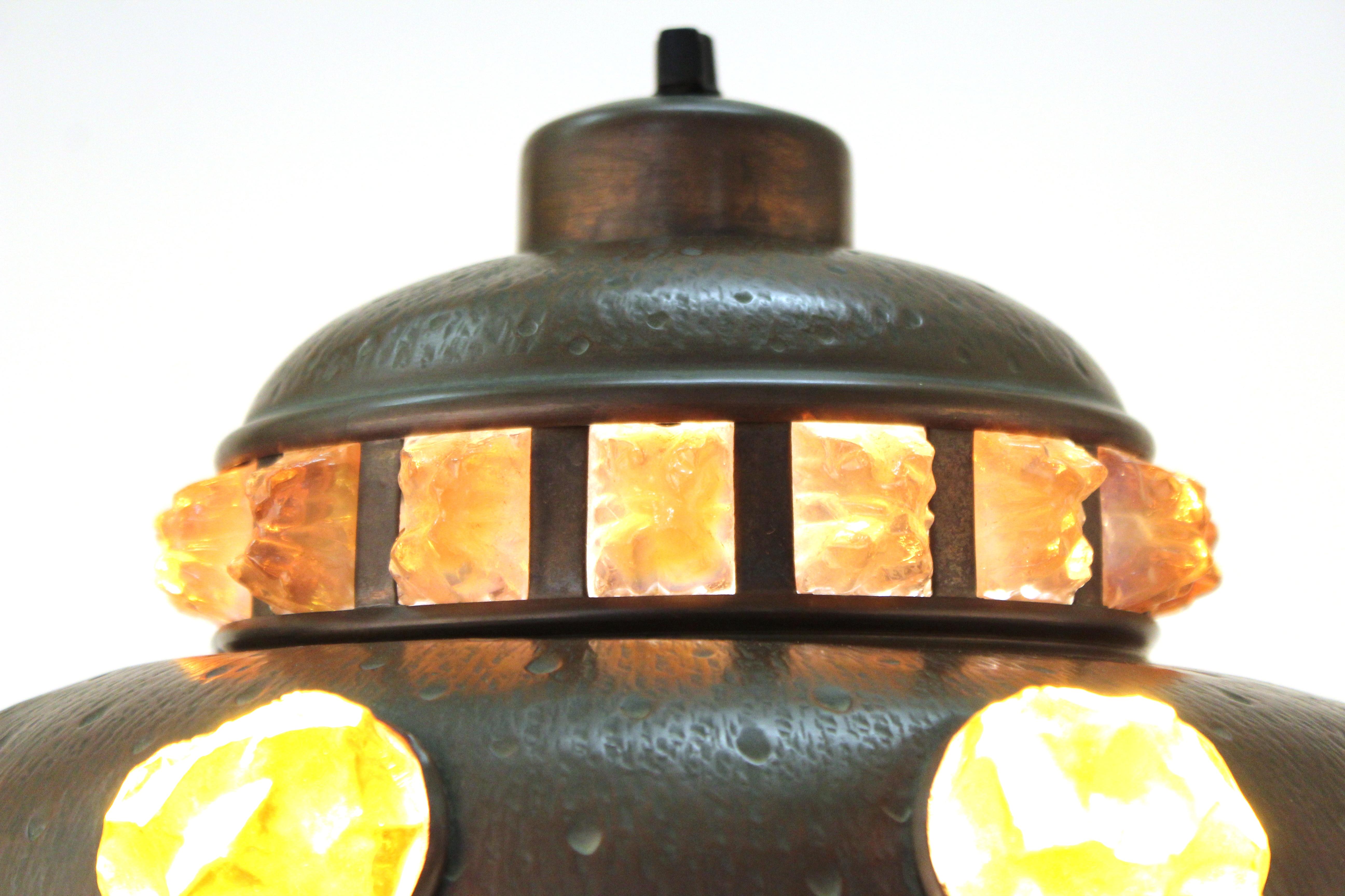 Austrian Art Nouveau Cast Bronze & Brass Table Lamp with Chunk Glass Jewels For Sale 1