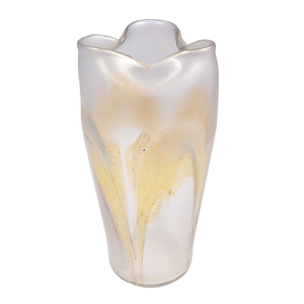 Austrian Art Nouveau glass vase manufactured by Johann Loetz Witwe, early 20th century 

This glass artwork is a particularly elegant example from the late production of the Johann Loetz Witwe glass manufacture. Since the artists at Loetz were
