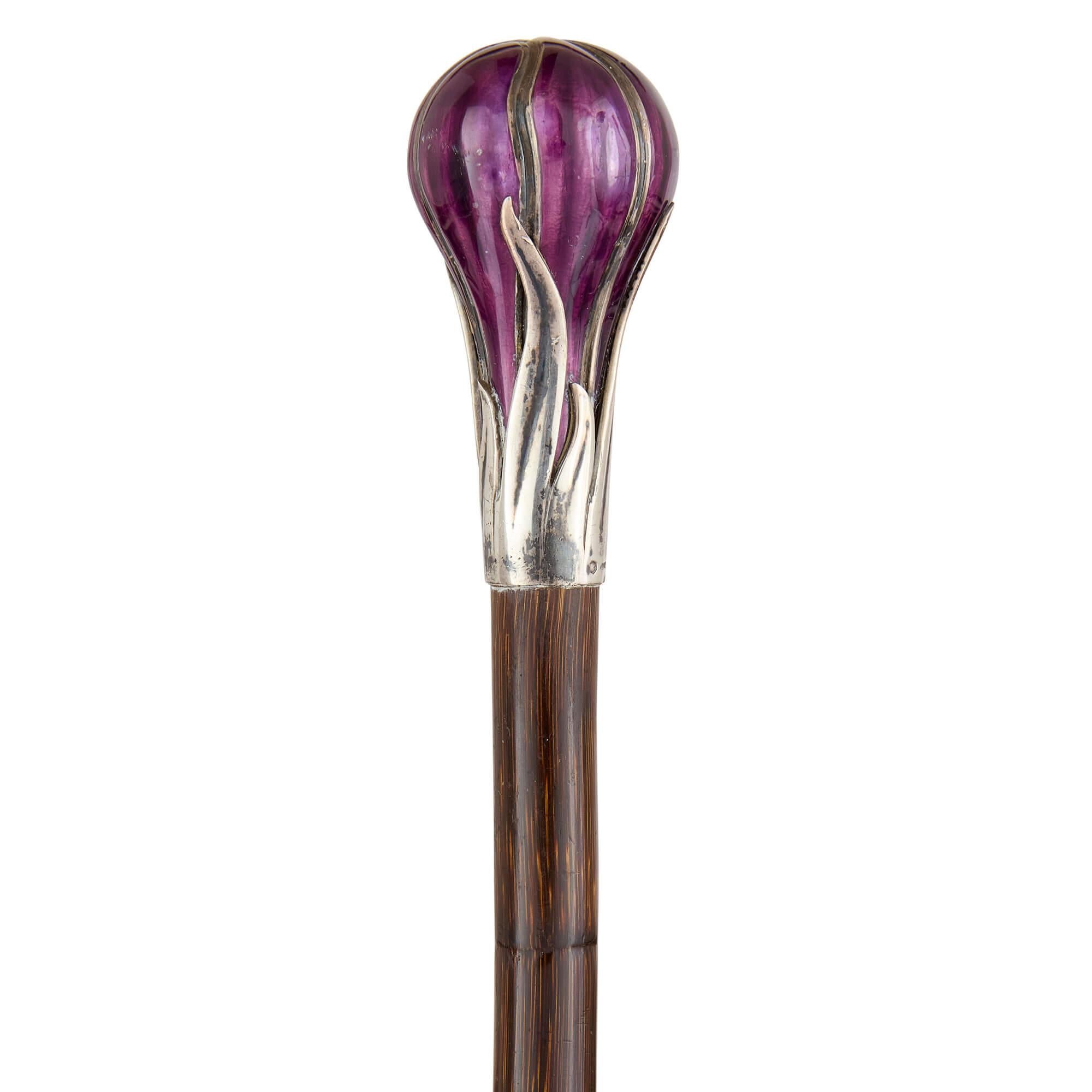 Canne autrichienne Art Nouveau en argent et émail par Georg Adams 
Autrichien, 1872
Hauteur 90 cm, diamètre 3 cm

Cette superbe canne Art nouveau, créée vers 1900, est l'œuvre du célèbre orfèvre autrichien Georg Adams (1838-1912). Après une