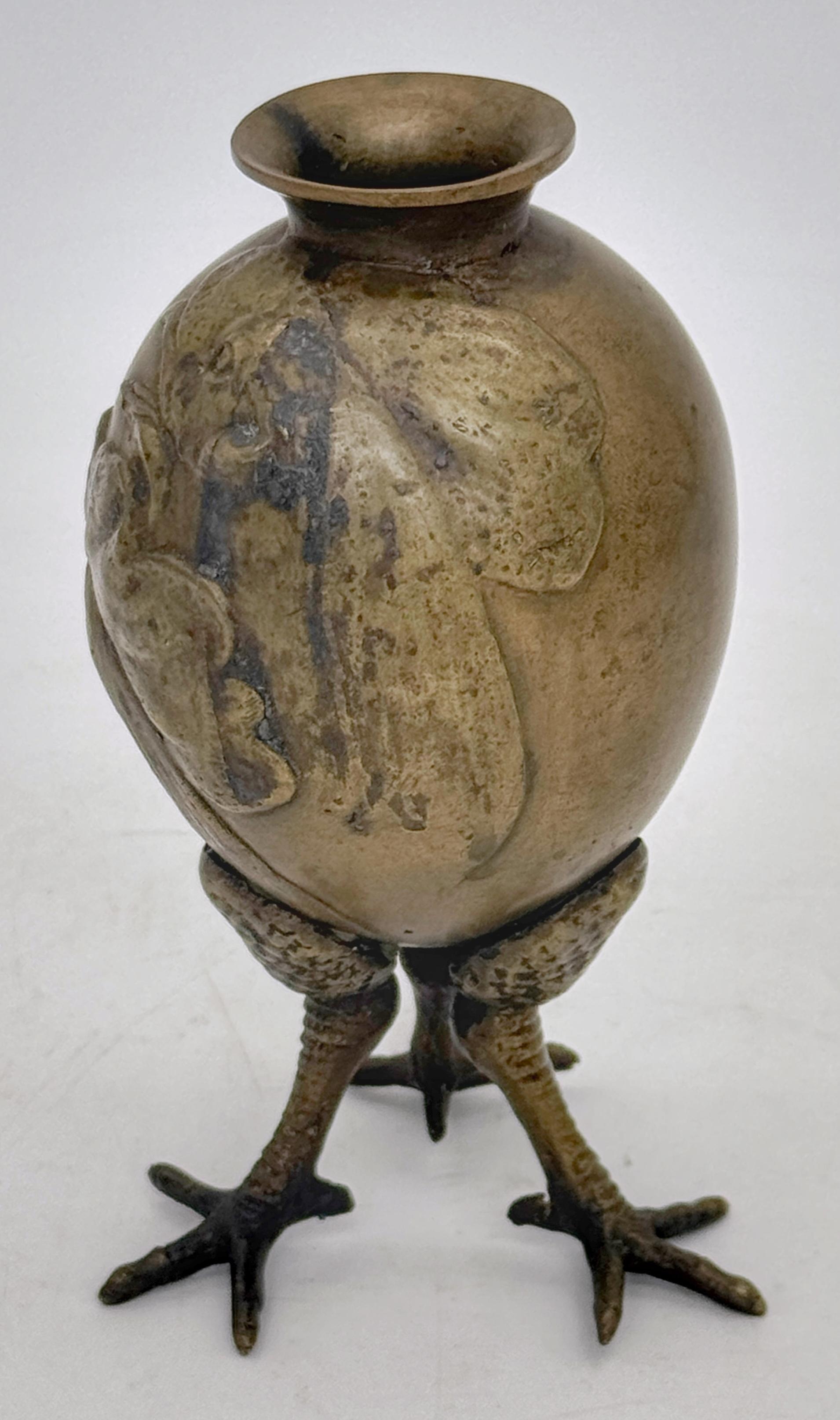 Autrichien Petit vase Art Nouveau autrichien à trois coqs en vente