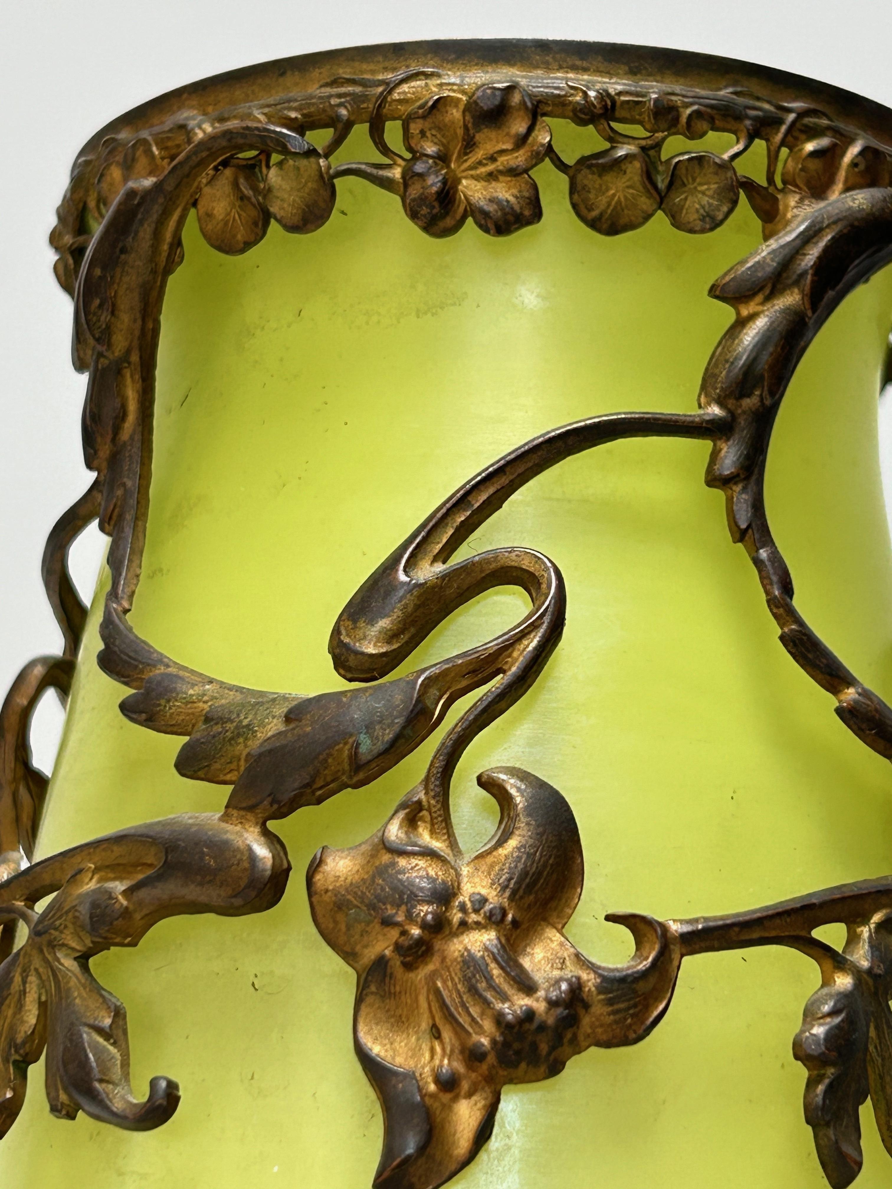 Vase Art nouveau autrichien attribué à Loetz en vente 4