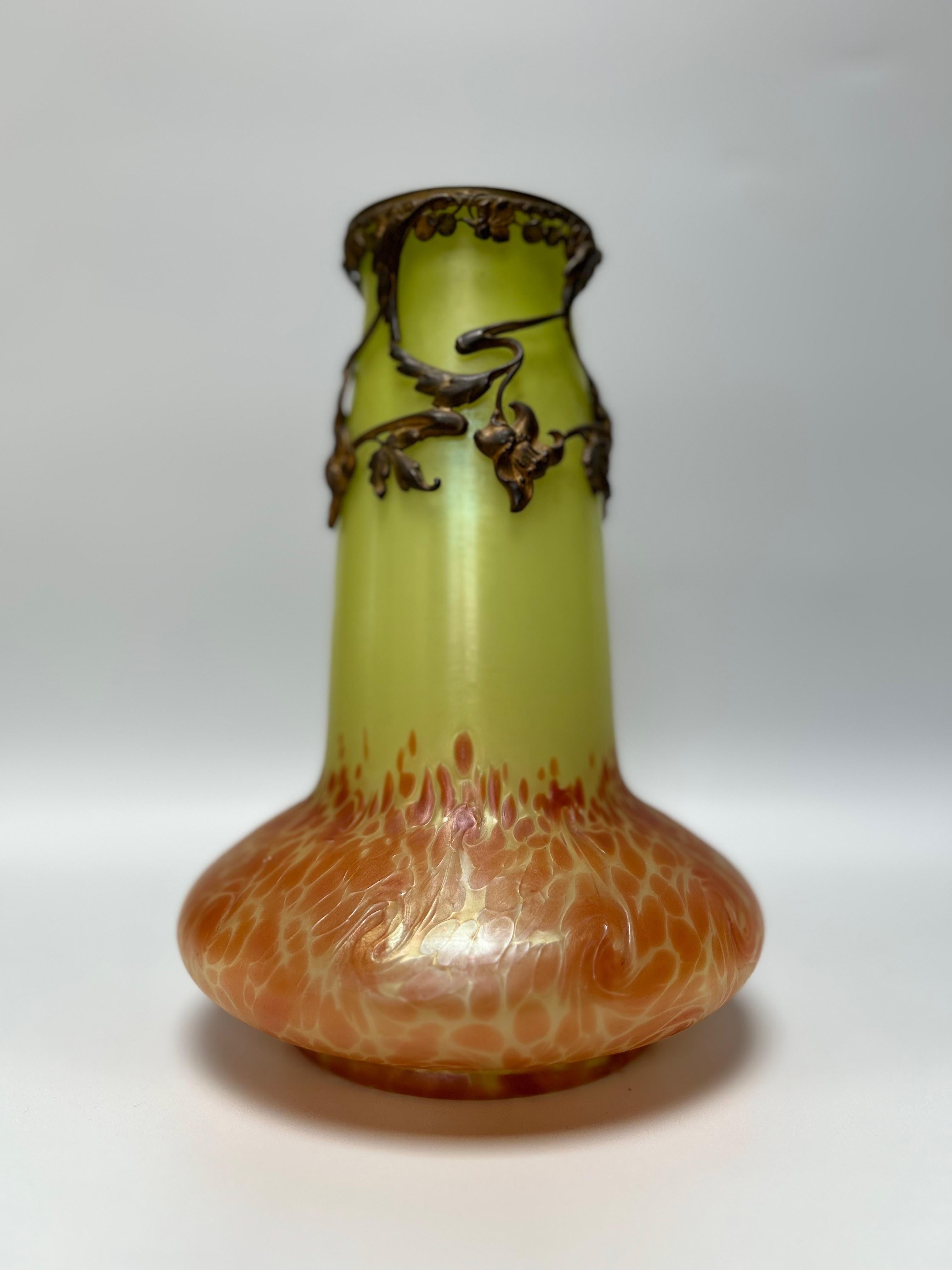 Austrian Art Nouveau Vase Attributed To Loetz In Excellent Condition For Sale In NANTES, FR