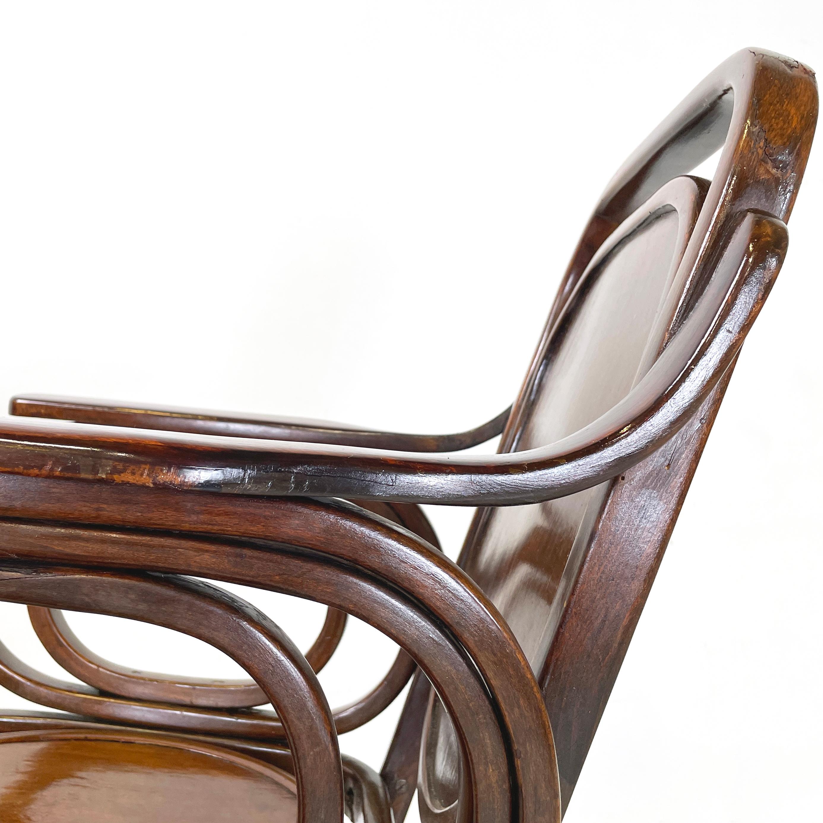 Austrian Art Nouveaux Swivel chair with armrests in wood by Thonet, early 1900s For Sale 11