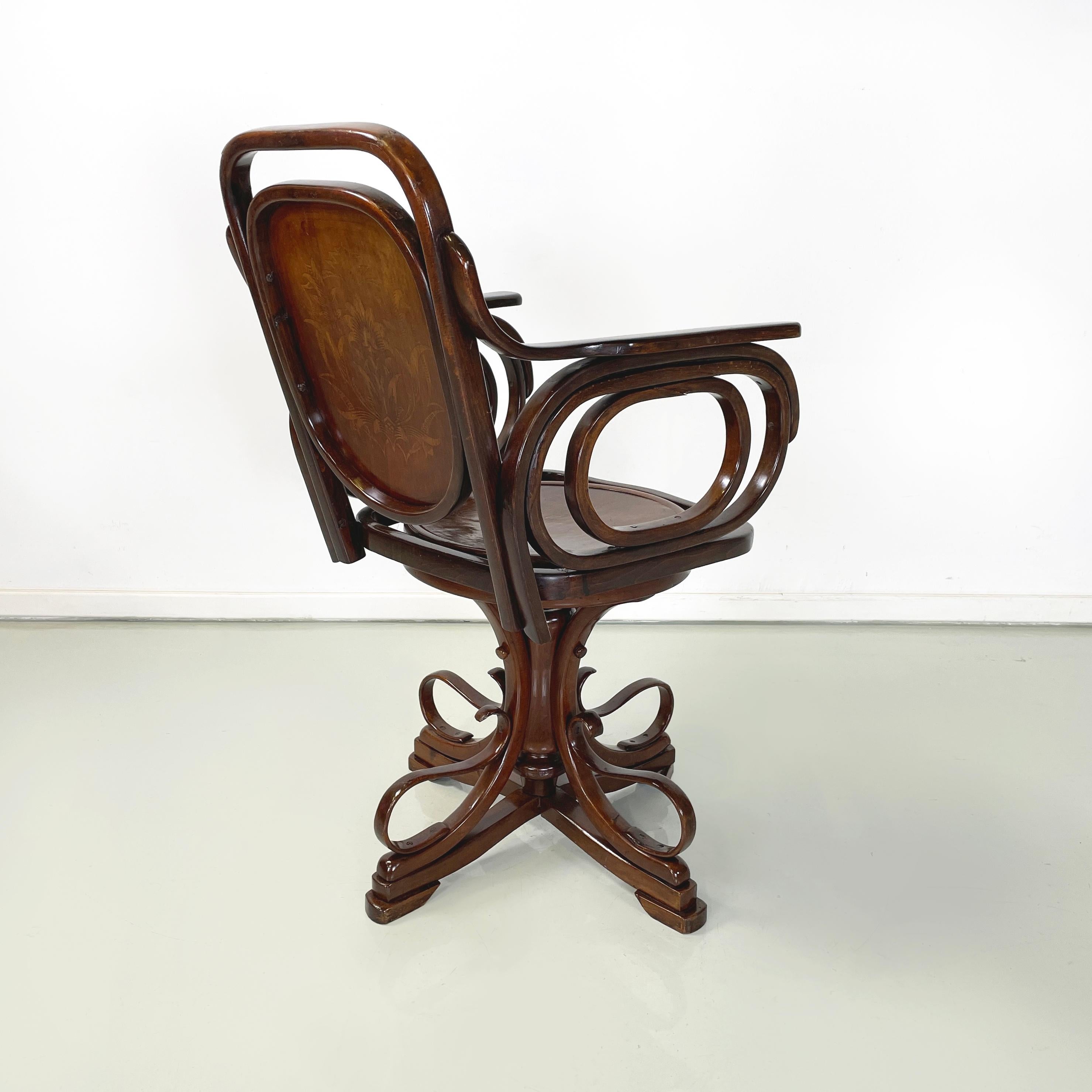 20th Century Austrian Art Nouveaux Swivel chair with armrests in wood by Thonet, early 1900s For Sale
