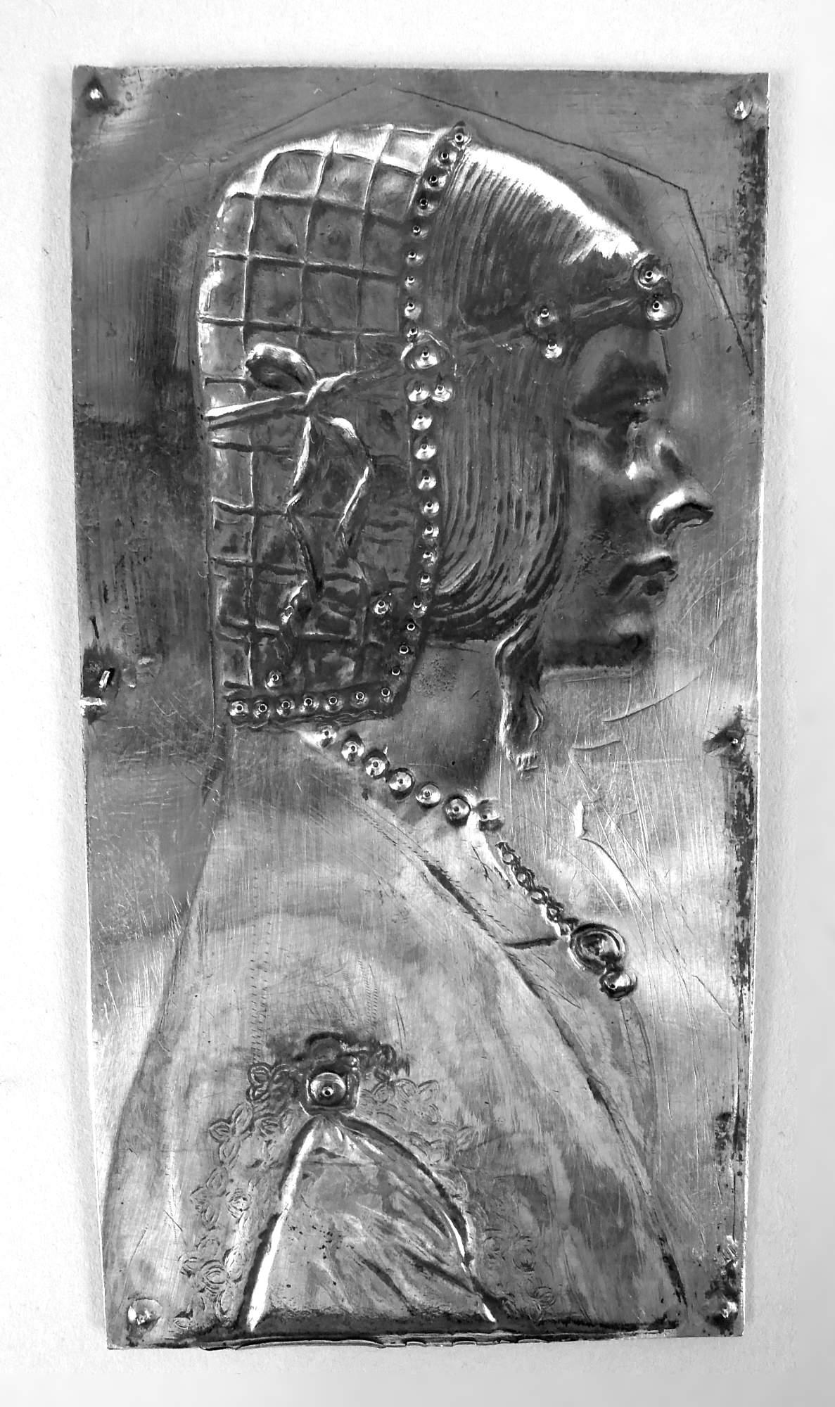 Placca austriaca in argento Belle Epoque con ritratto rinascimentale italiano, 1900 ca. Rettangolare con donna leonardesca cesellata e incisa. Contrassegnato.