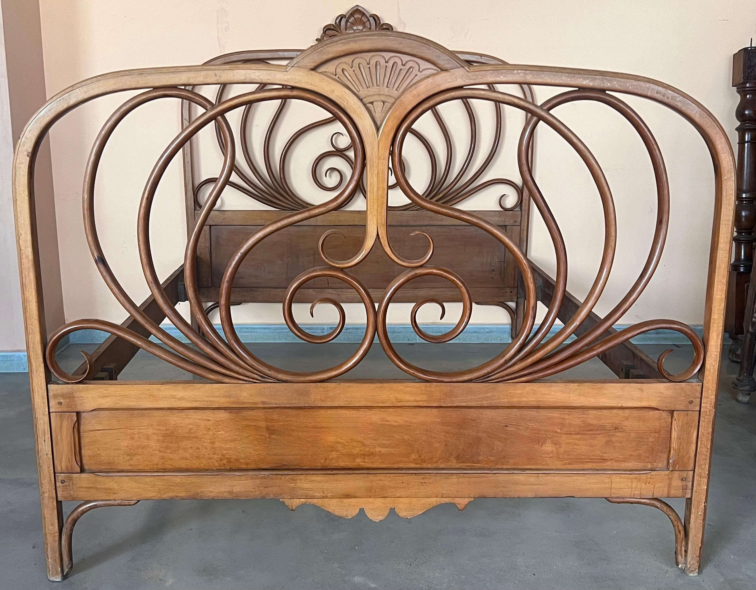 Austrian Bentwood Queen Sized Bed by Jacob & Josef Kohn, 1900 In Good Condition In Miami, FL