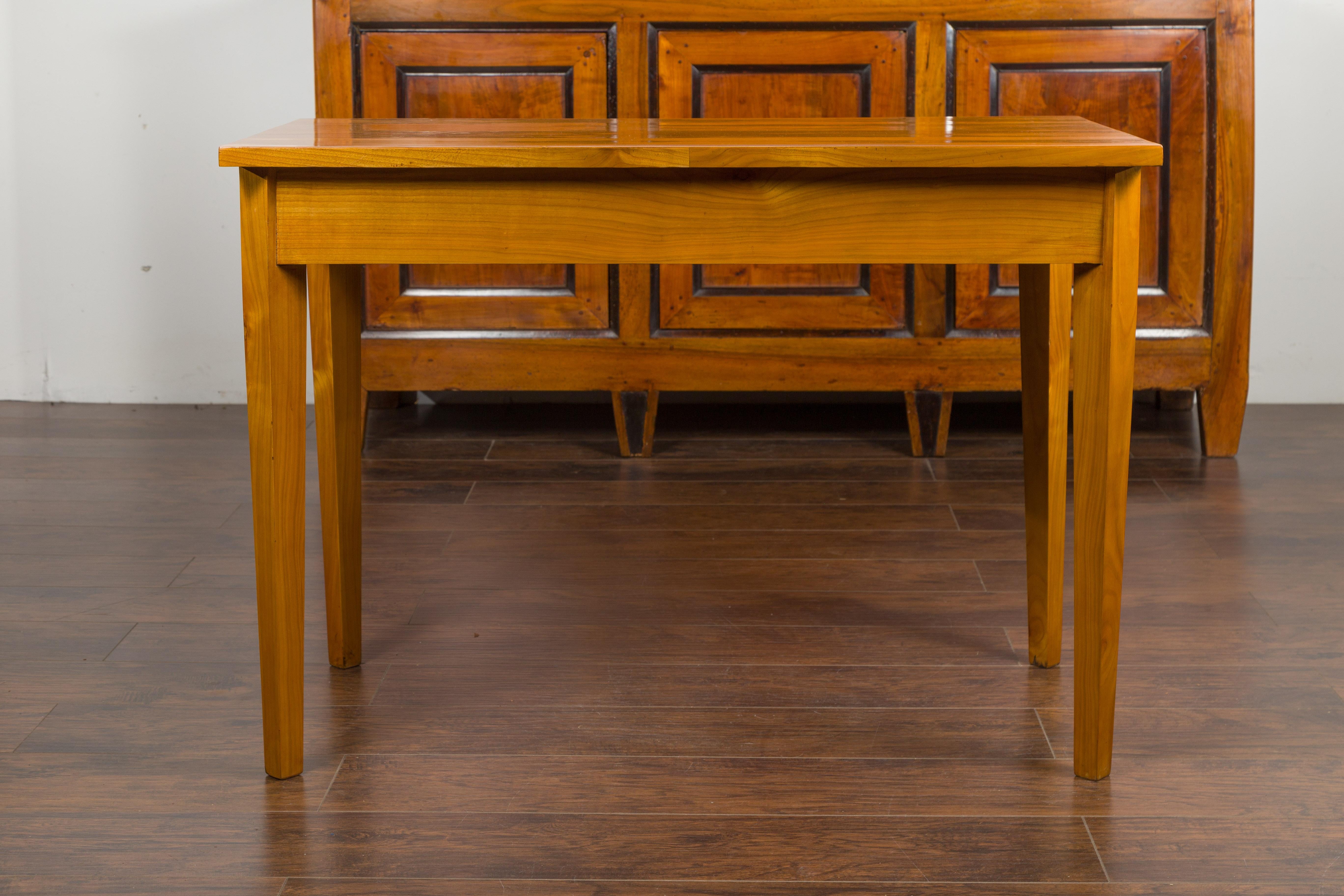 Austrian Biedermeier 1840s Walnut Desk with Three Drawers and Ebonized Accents For Sale 12