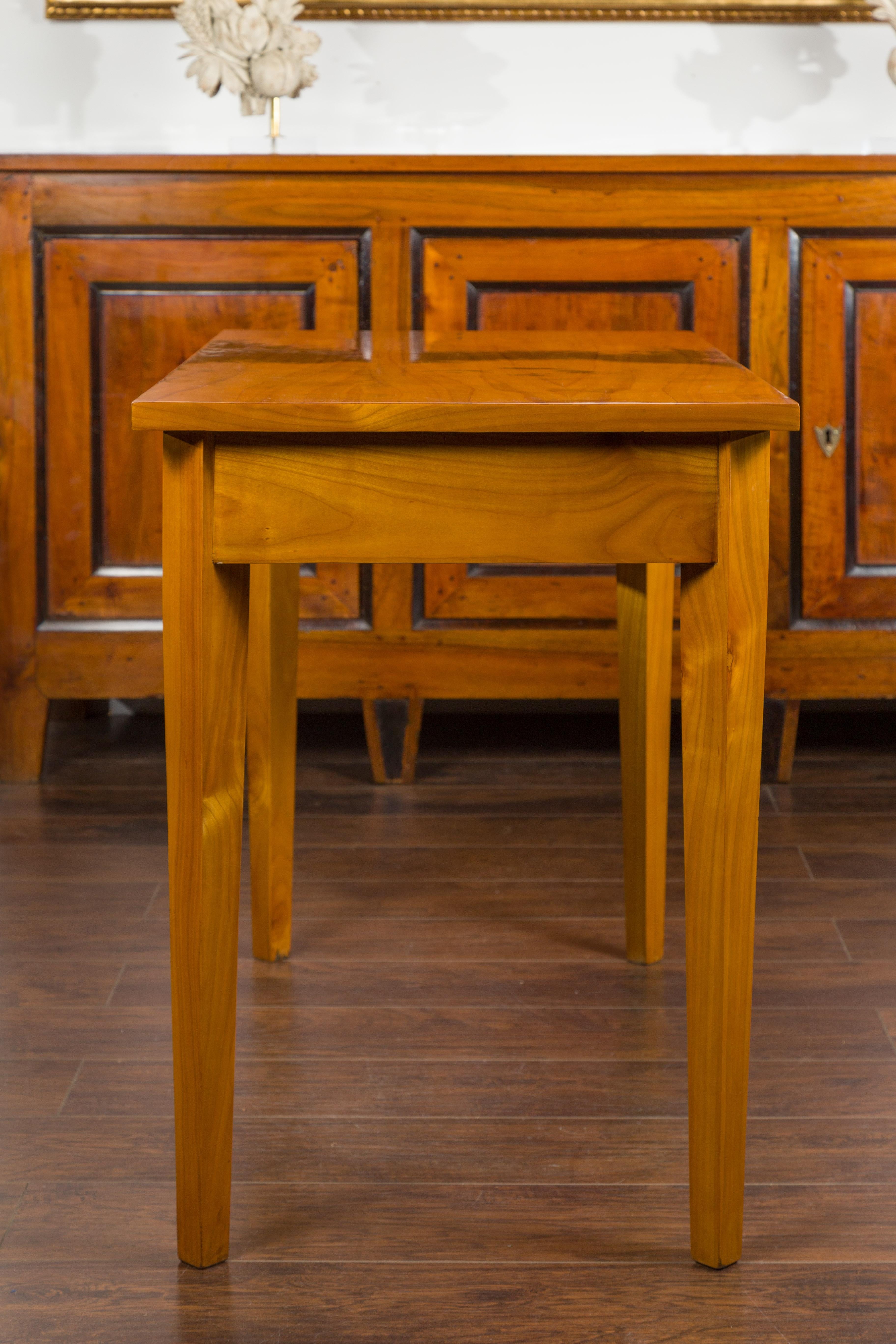 Austrian Biedermeier 1840s Walnut Desk with Three Drawers and Ebonized Accents For Sale 13