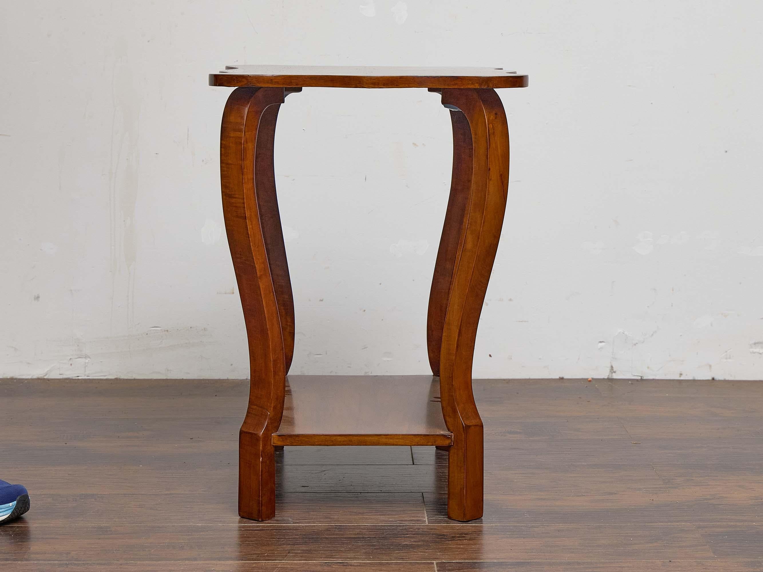 Table d'appoint autrichienne Biedermeier du 19e siècle en noyer avec plateau en marqueterie d'étoiles en vente 1
