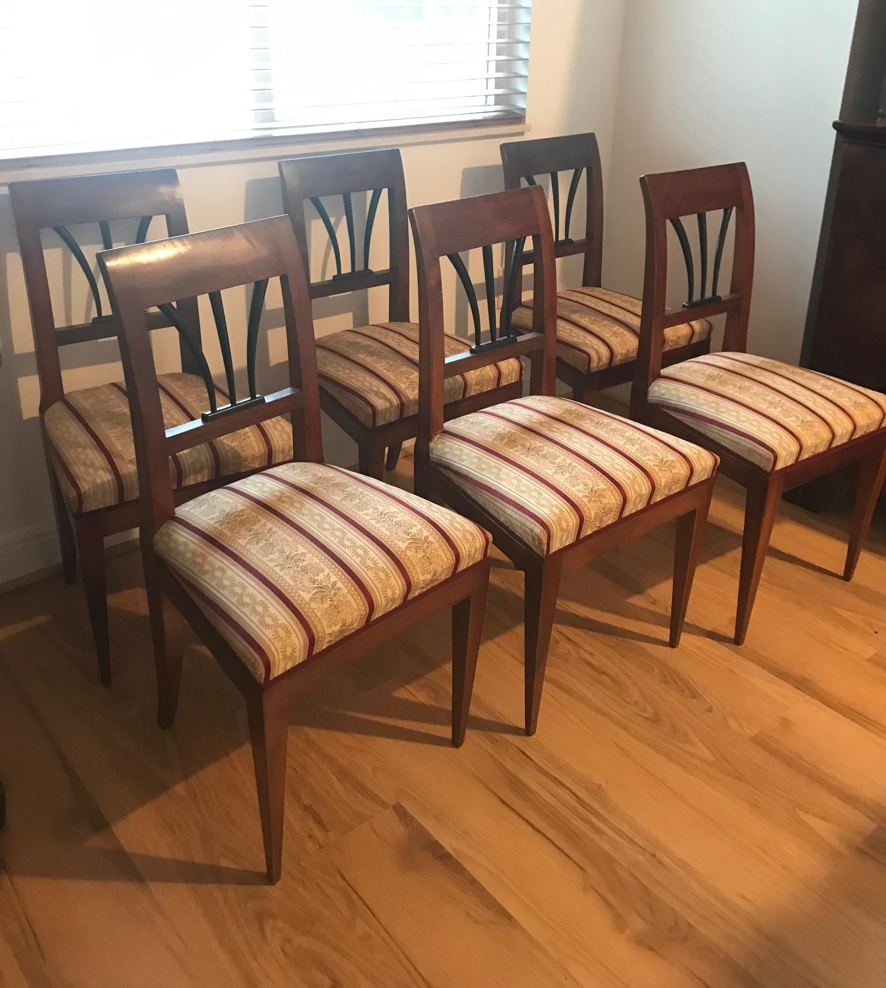 Set di 6 sedie in legno di noce Biedermeier austriaco In condizioni buone in vendita a Boca Raton, FL