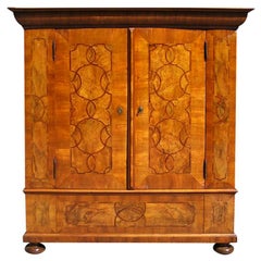 Barril austriaco Biedermeier de nogal y caoba con incrustaciones exóticas, circa 1750