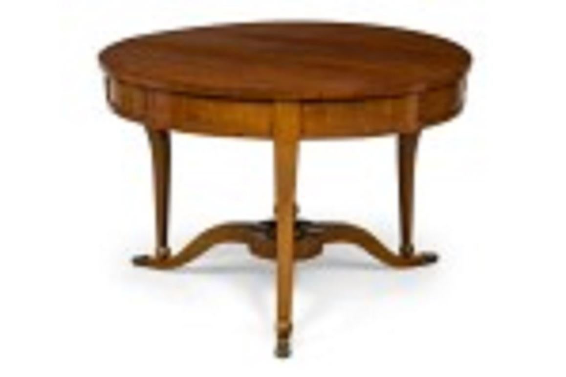 Austrian Biedermeier Cherrywood Round Center Table In Good Condition For Sale In Queens, NY