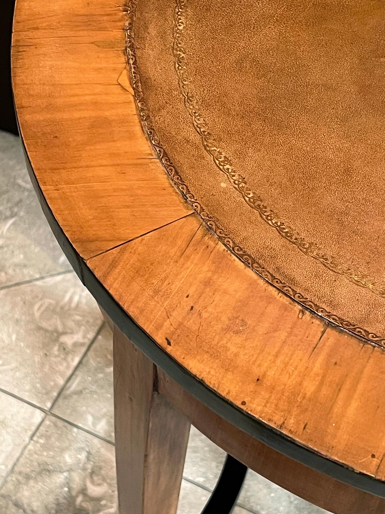 Austrian Biedermeier Circular Work Table with Ebonized Highlights For Sale 1