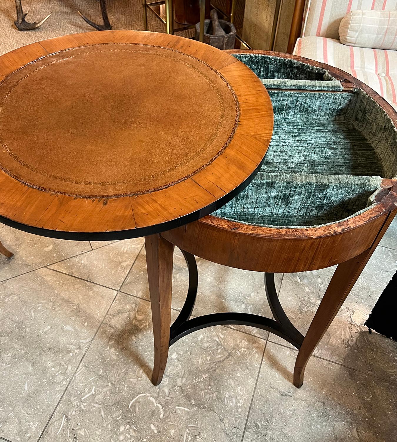 Austrian Biedermeier Circular Work Table with Ebonized Highlights For Sale 2