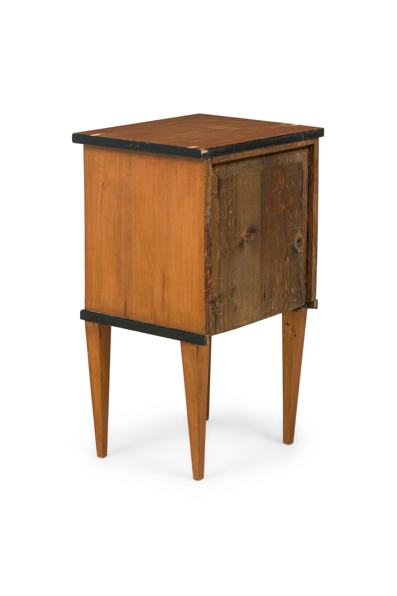 Österreichischer Biedermeier-Beistelltisch im Zustand „Gut“ im Angebot in Queens, NY