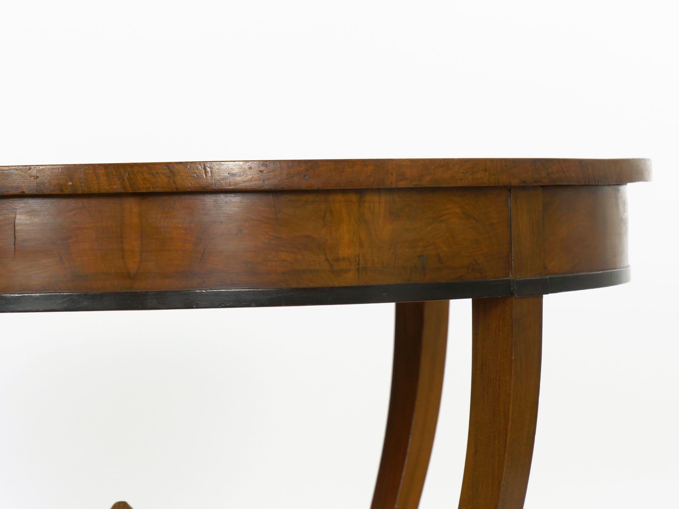 Austrian Biedermeier Fruitwood Round Center Hall Table, 19th Century 4