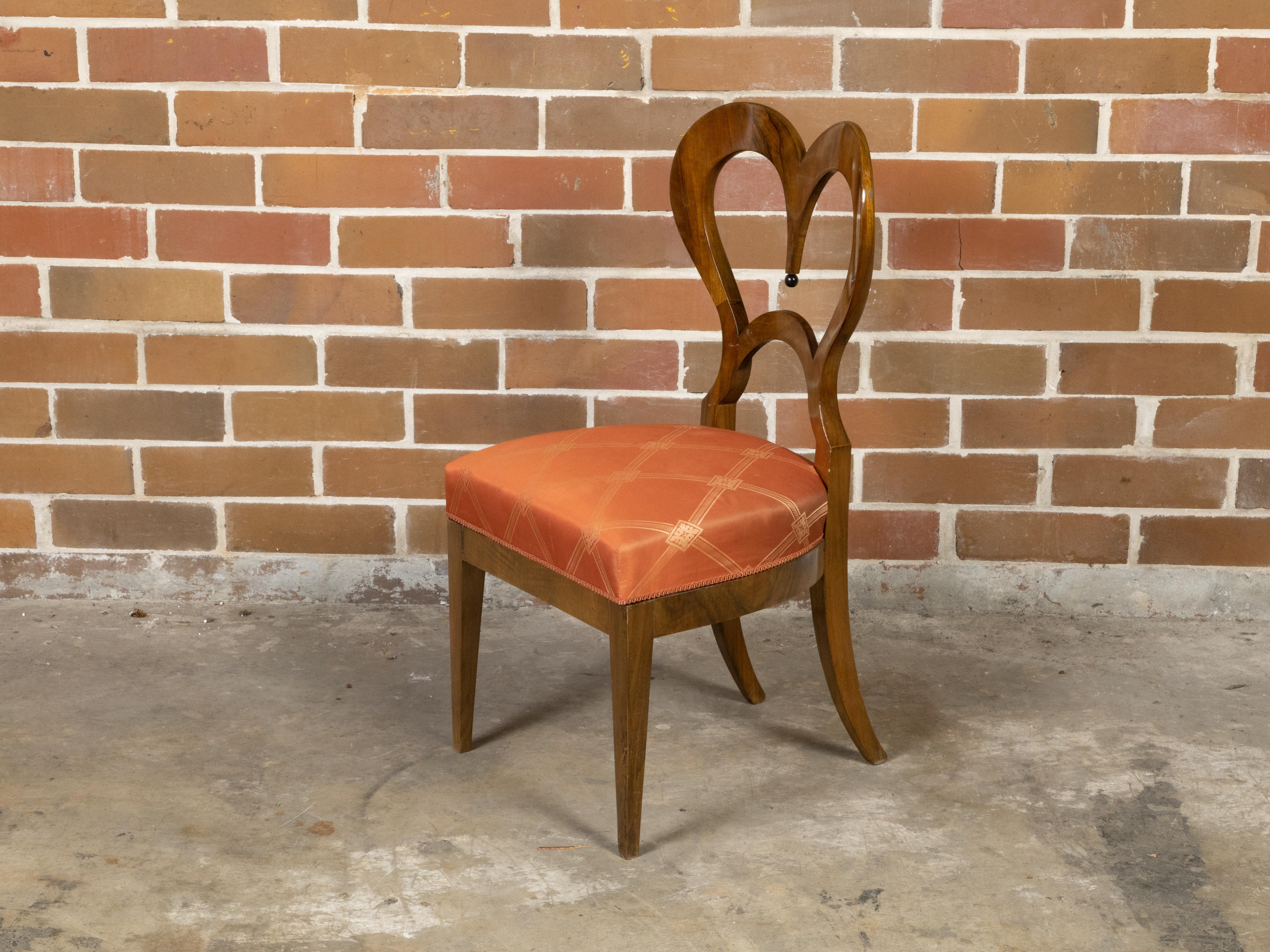 Austrian Biedermeier Period 1840s Walnut Chair with Heart-Shaped Back For Sale 1