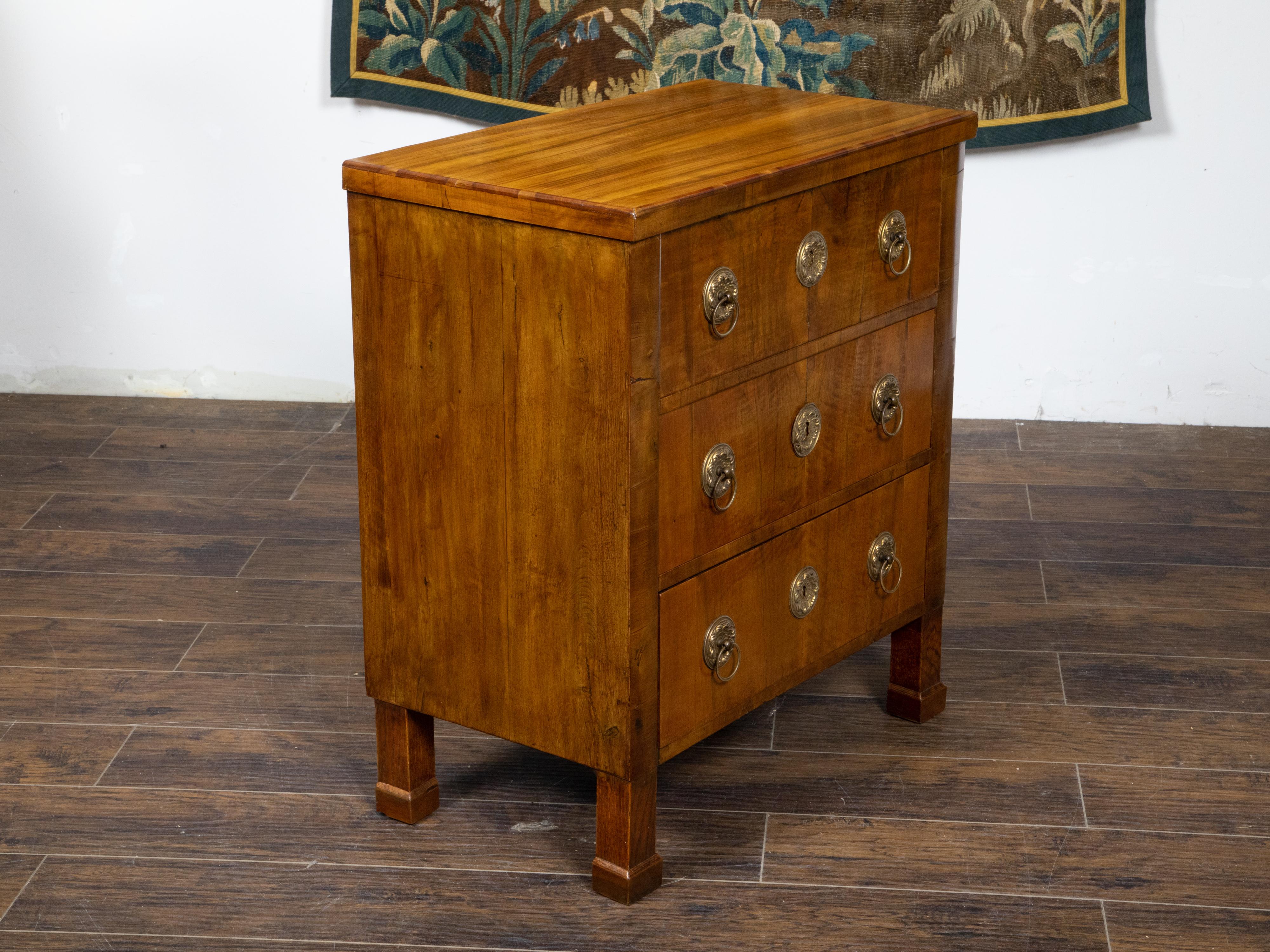 Austrian Biedermeier Period 1840s Walnut Veneered Commode with Three Drawers For Sale 3
