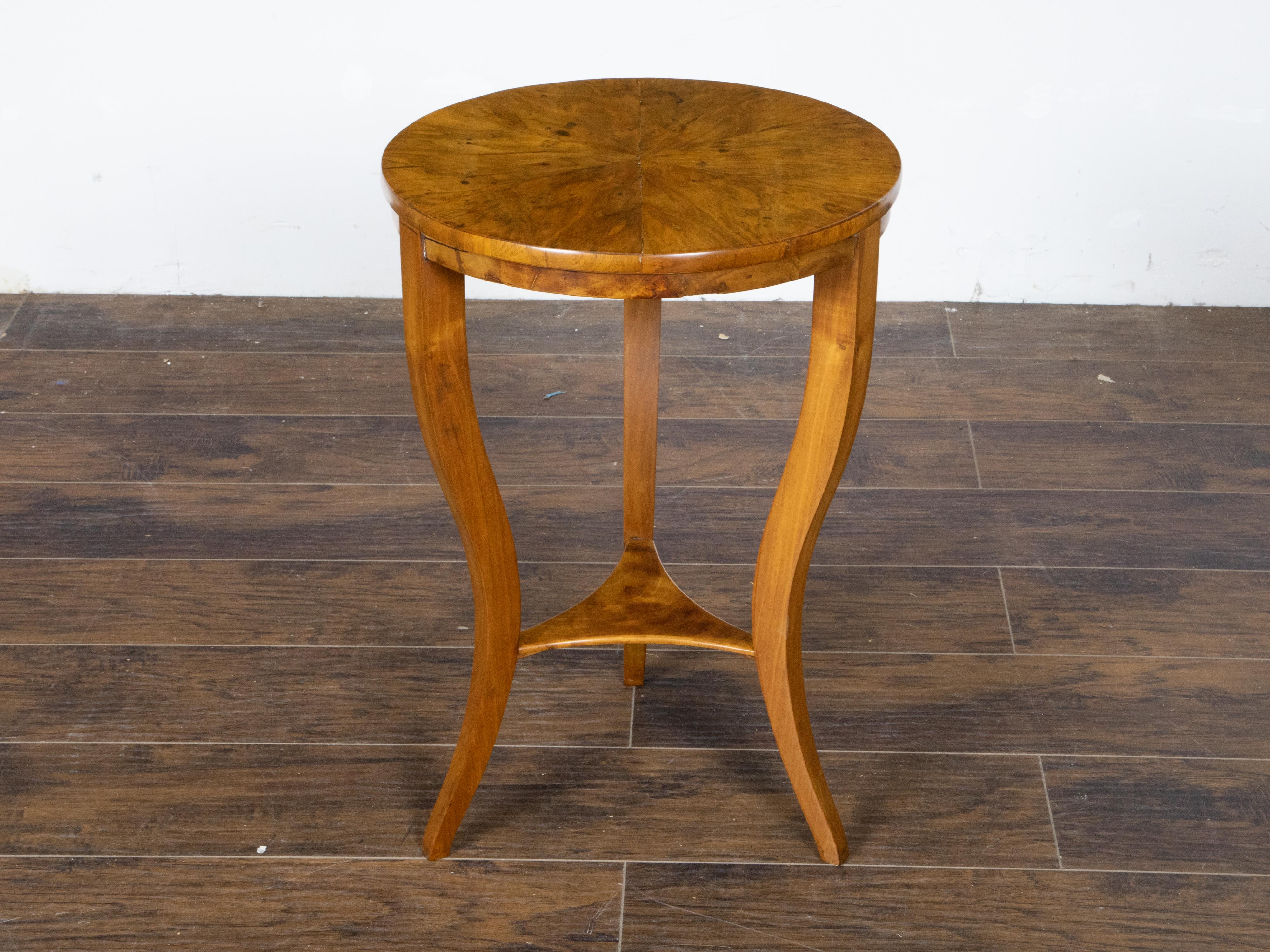 Austrian Biedermeier Period Walnut Side Table with Round Radiating Veneered Top In Good Condition For Sale In Atlanta, GA