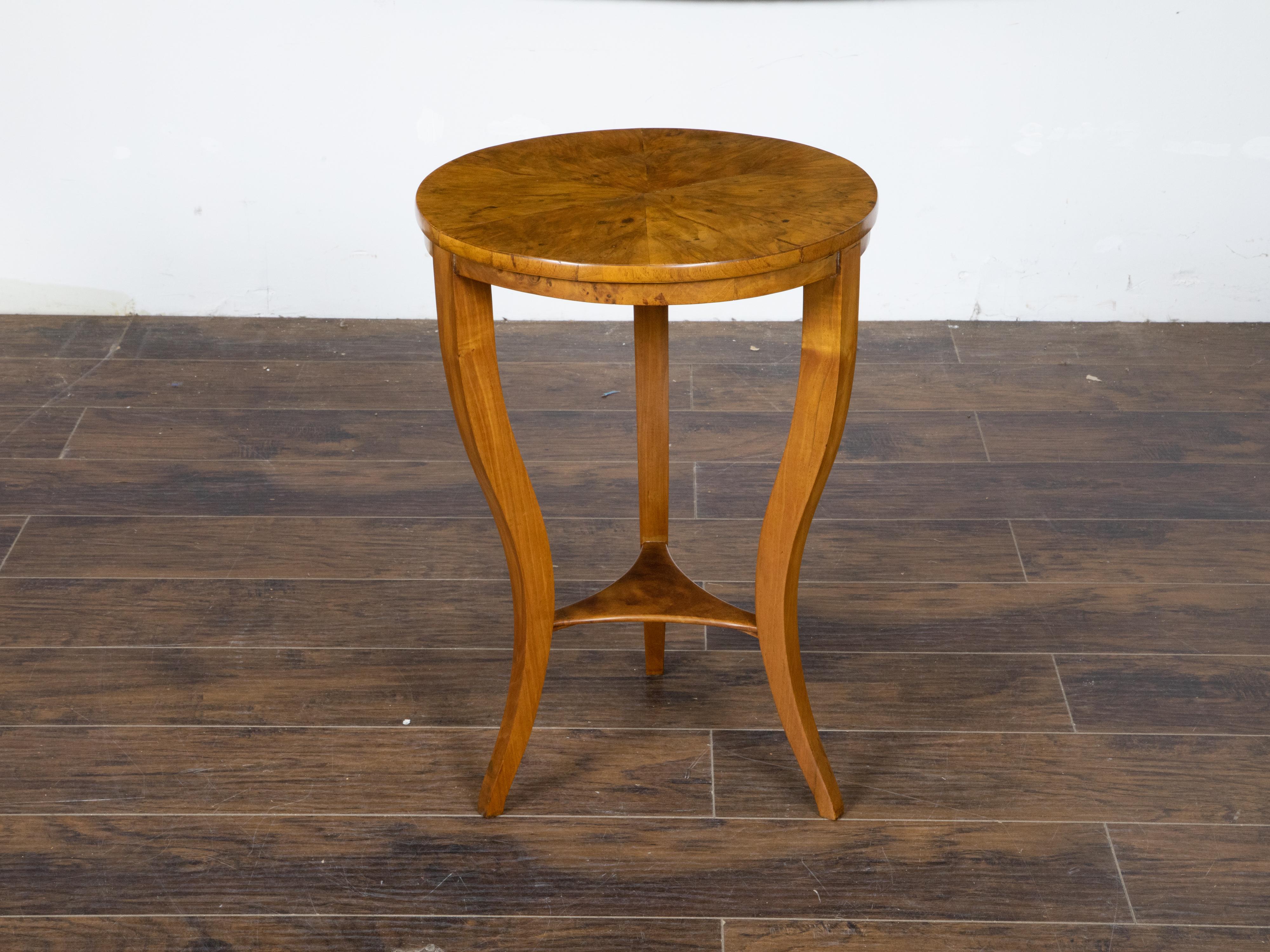 Austrian Biedermeier Period Walnut Side Table with Round Radiating Veneered Top For Sale 1