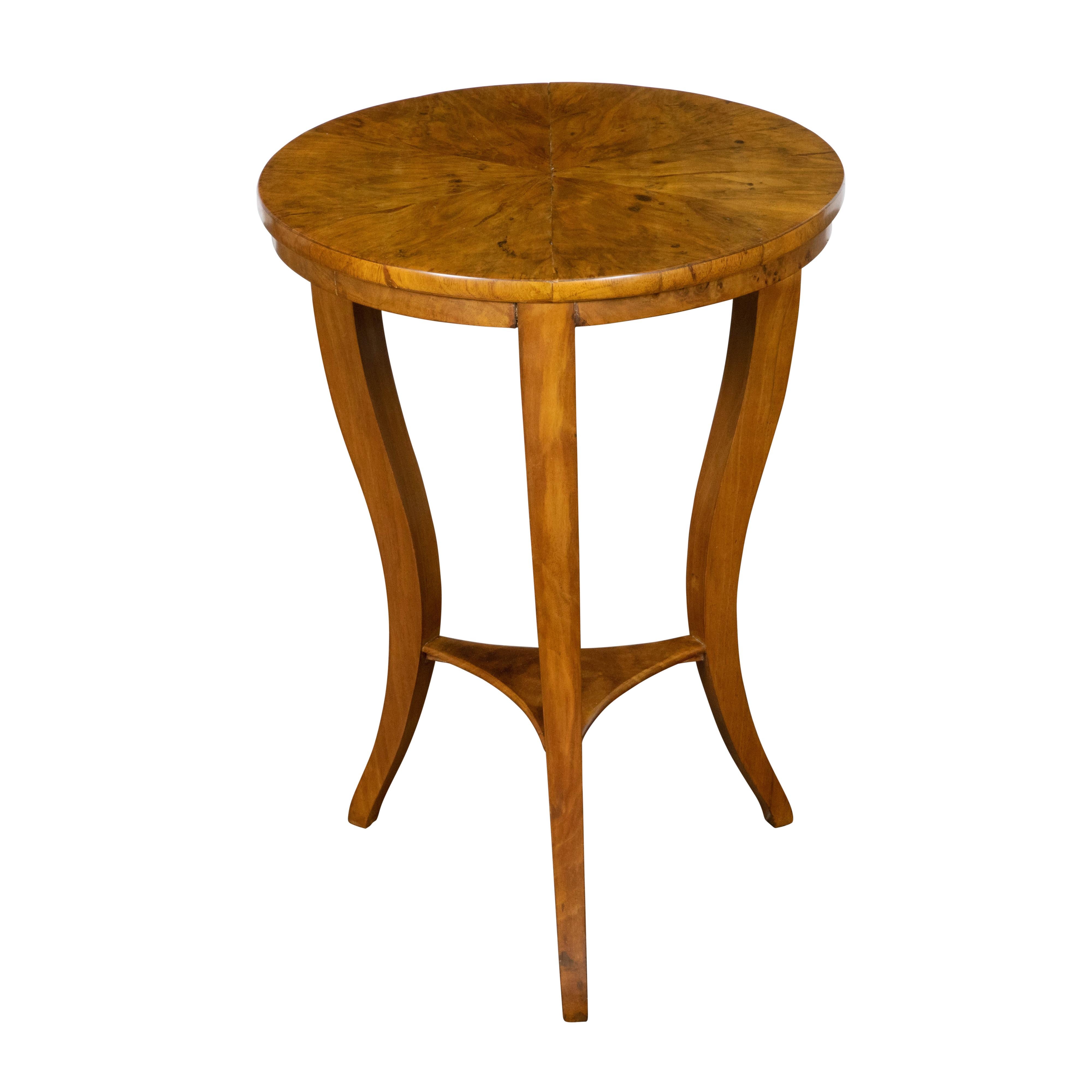 Austrian Biedermeier Period Walnut Side Table with Round Radiating Veneered Top For Sale 2
