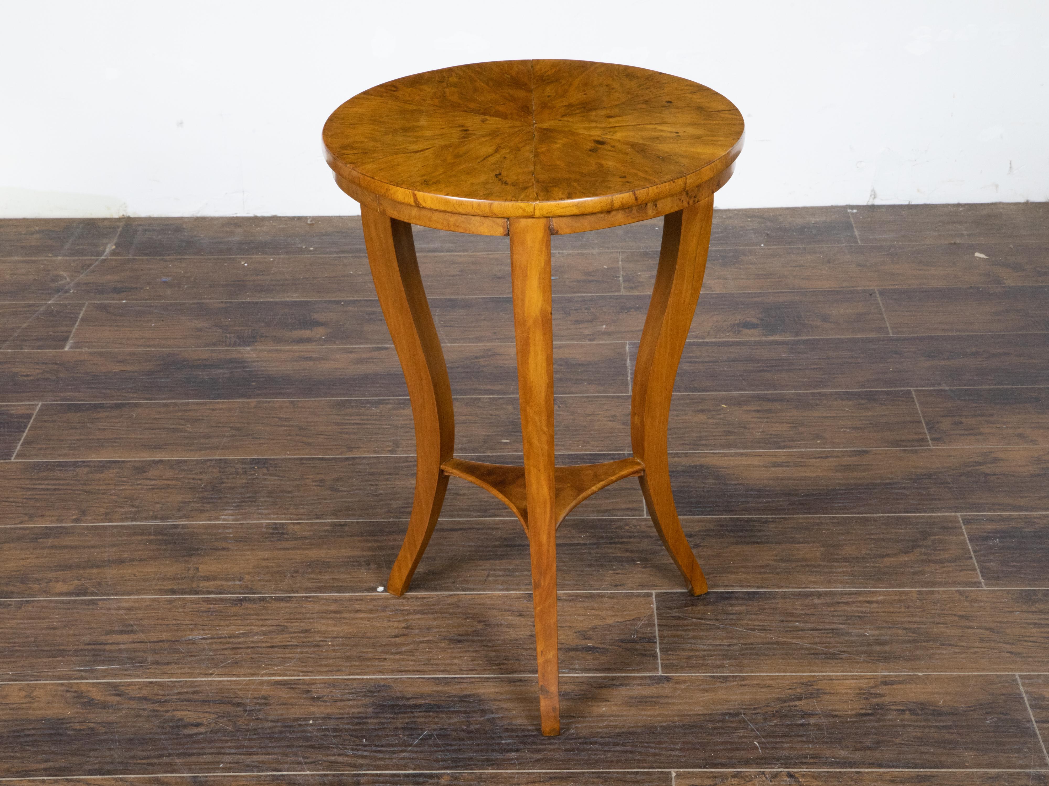 Austrian Biedermeier Period Walnut Side Table with Round Radiating Veneered Top For Sale 3