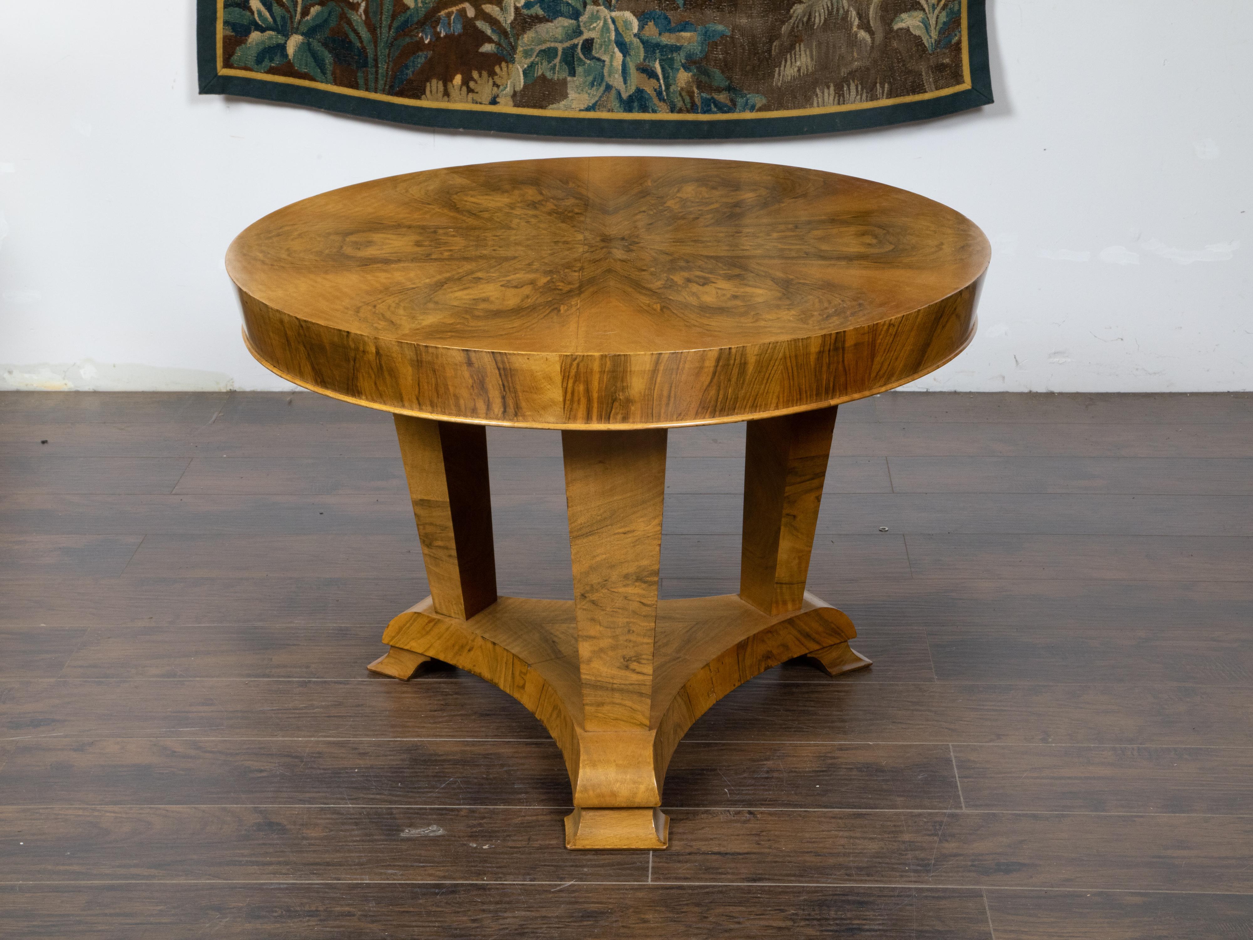 Austrian Biedermeier Walnut 1840s Table with Butterfly Veneer and Tripod Base For Sale 2