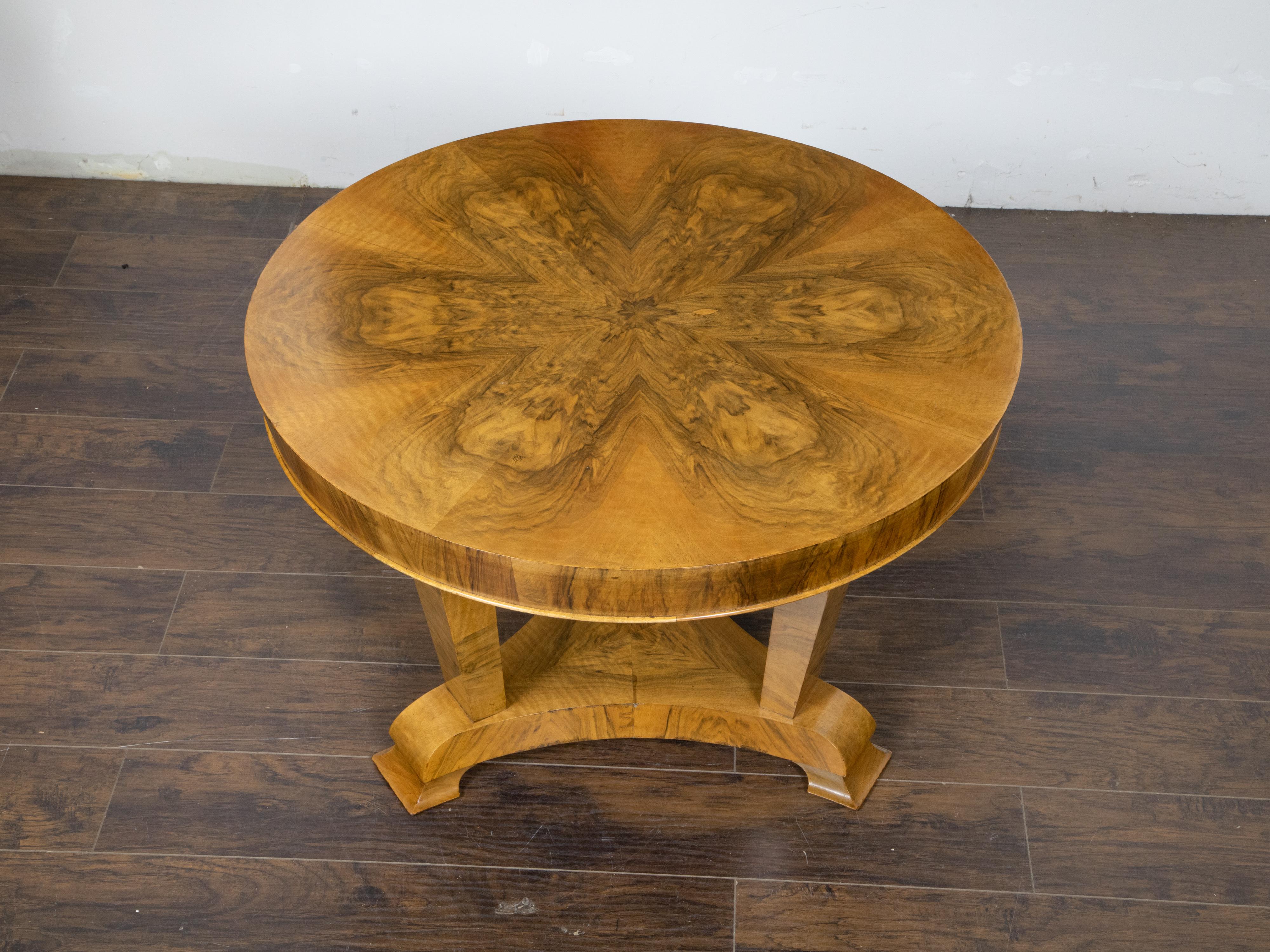 Austrian Biedermeier Walnut 1840s Table with Butterfly Veneer and Tripod Base For Sale 3