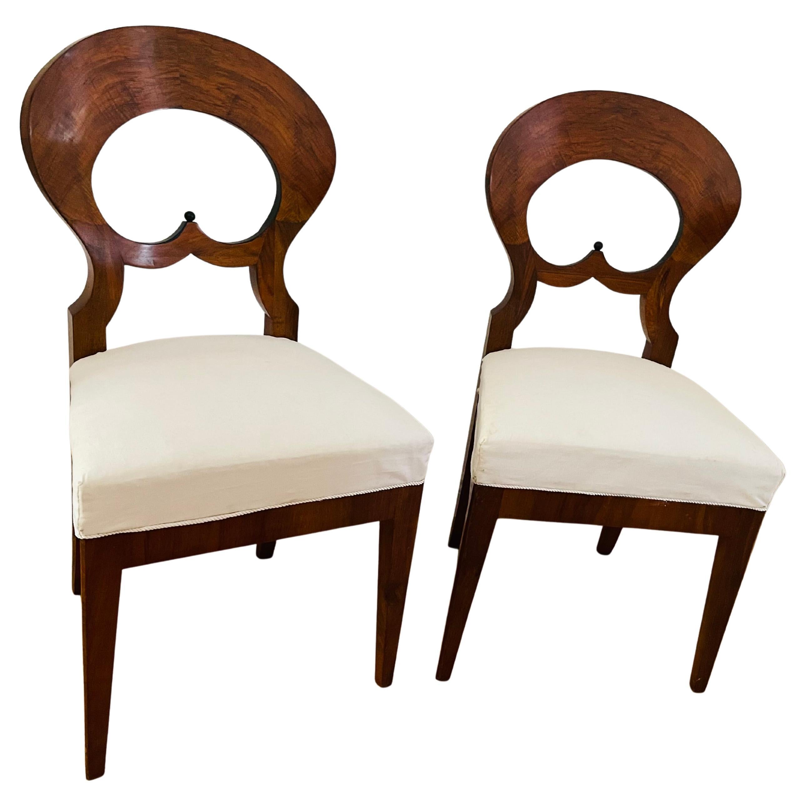 Coppia di sedie Biedermeier austriache in noce