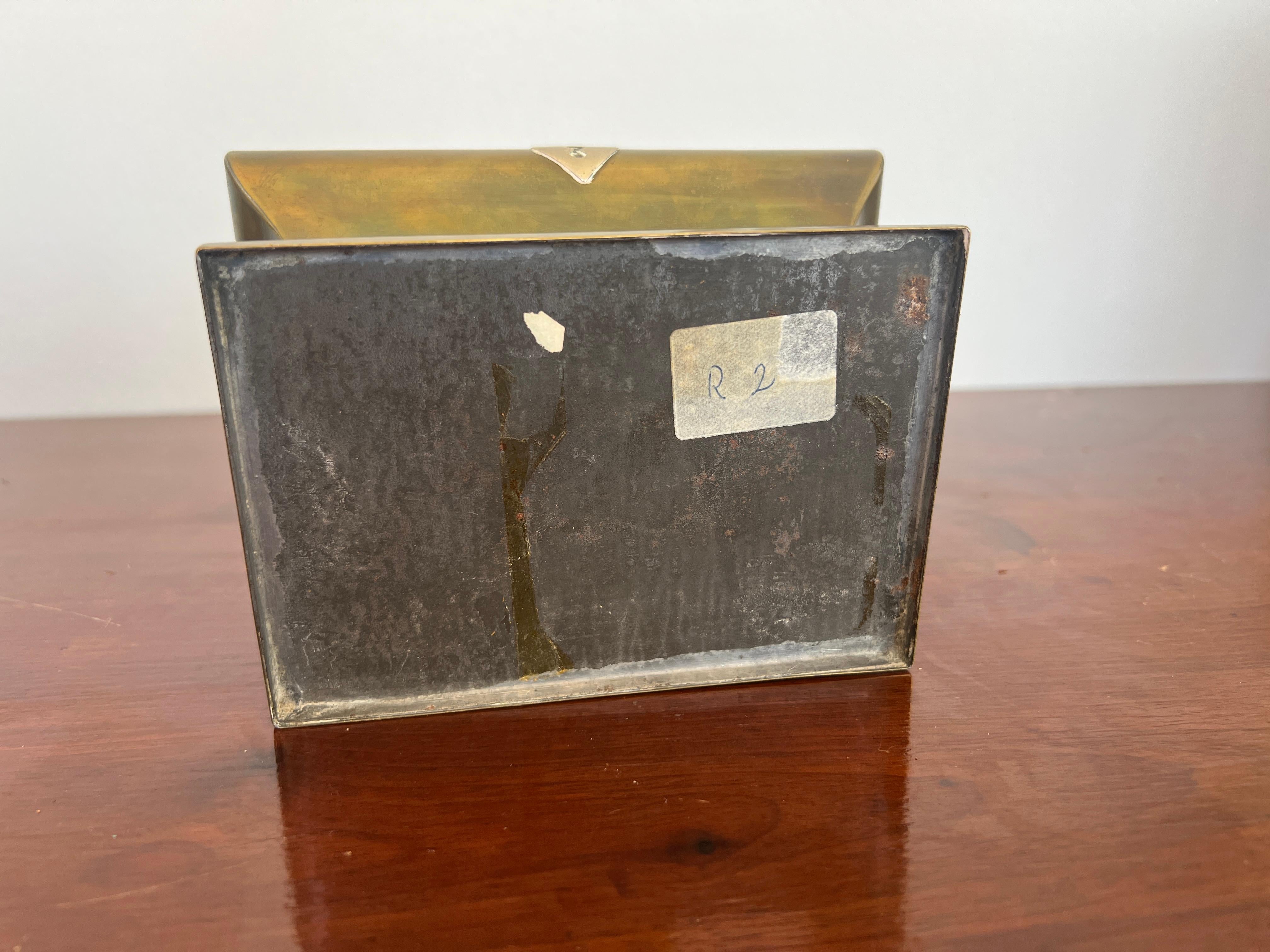 Laiton Boîte à tabac autrichienne bombée Dinanderie, 19e siècle ou plus ancienne en vente