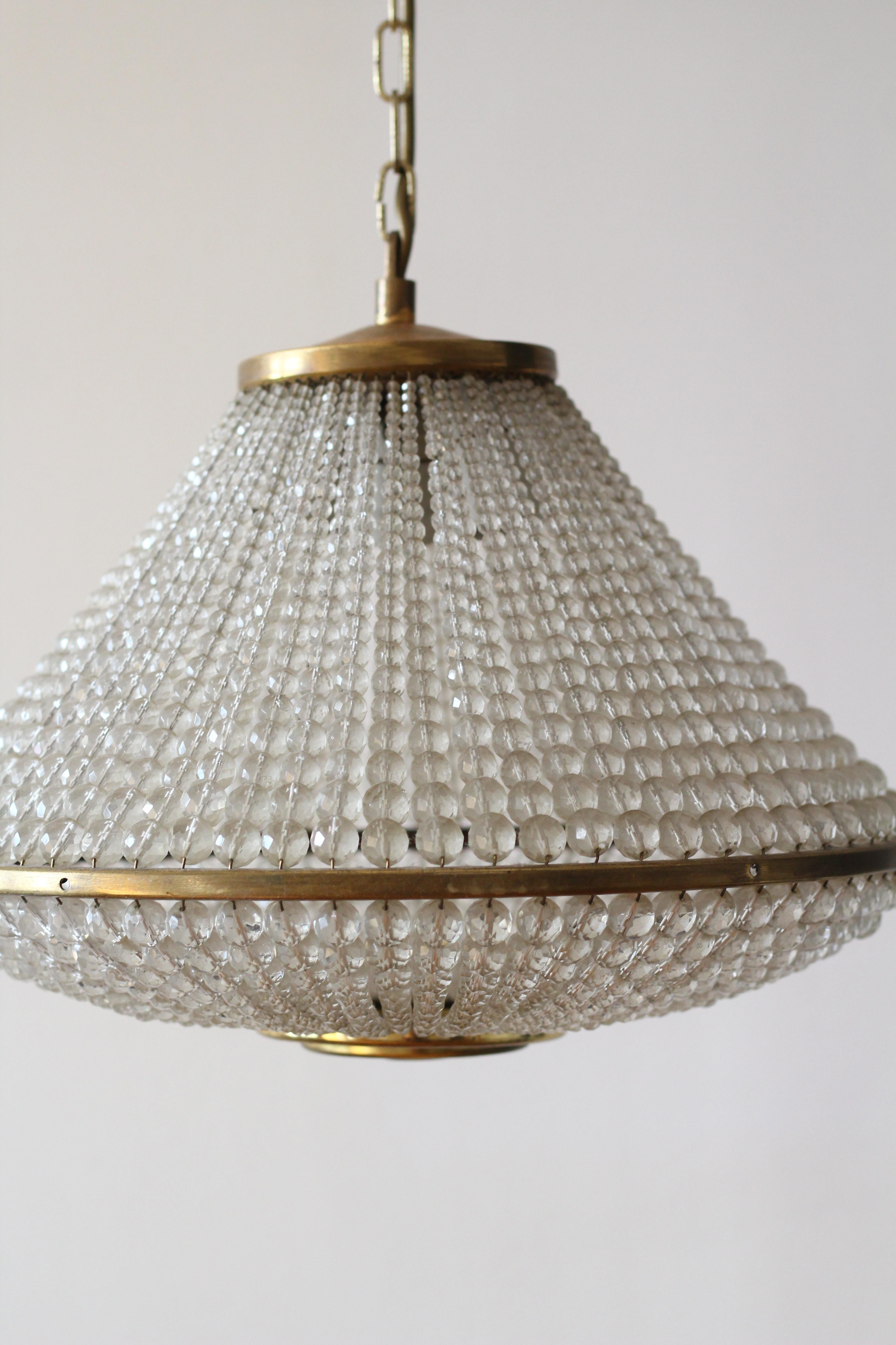 Austrian Brass and Lucite Pearls Chandelier 1950s In Good Condition For Sale In Čelinac, BA