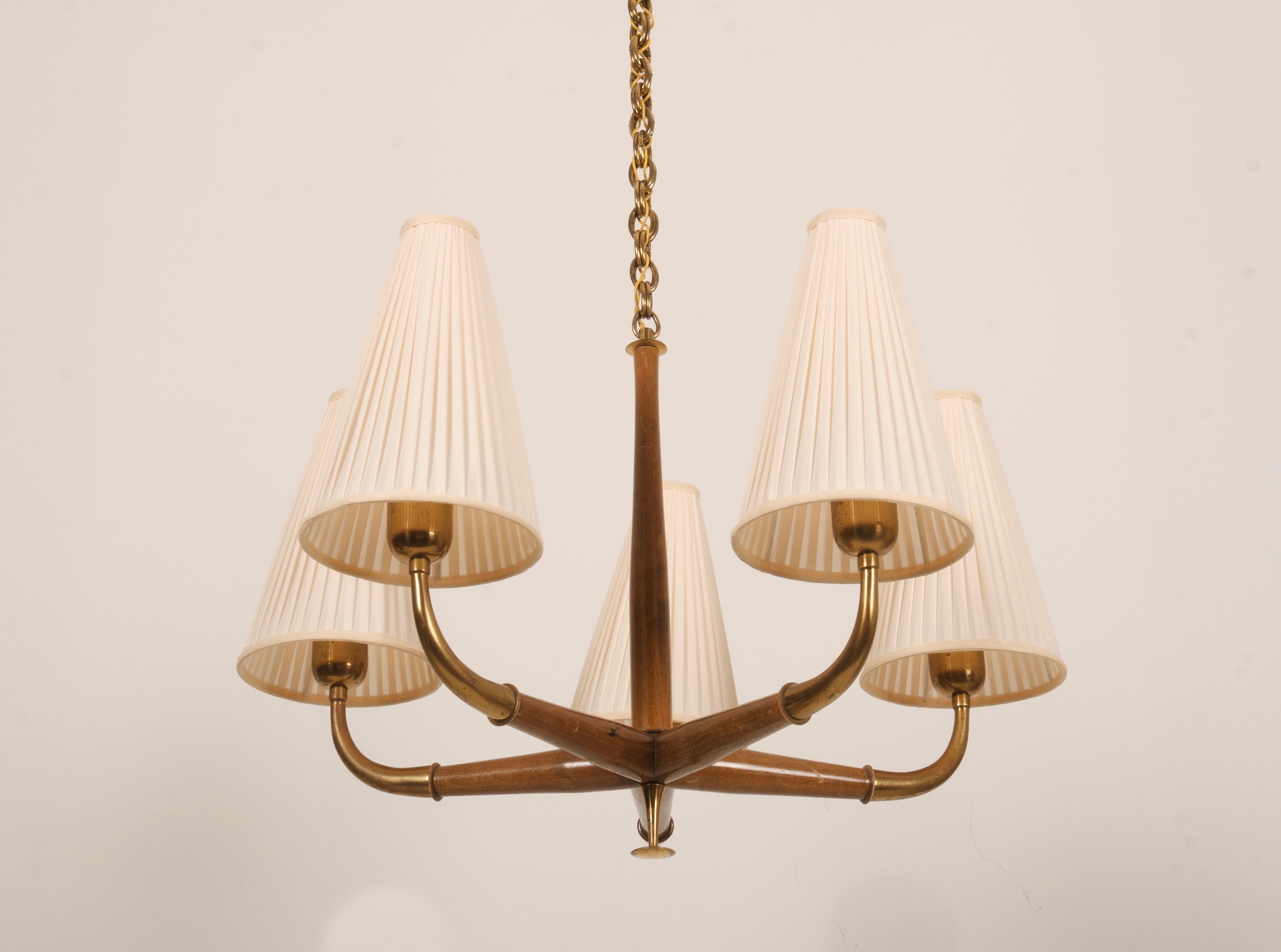 Mid-20th Century Austrian Brass and Walnut Midcentury Chandelier by Oswald Haerdtl for Kalmar