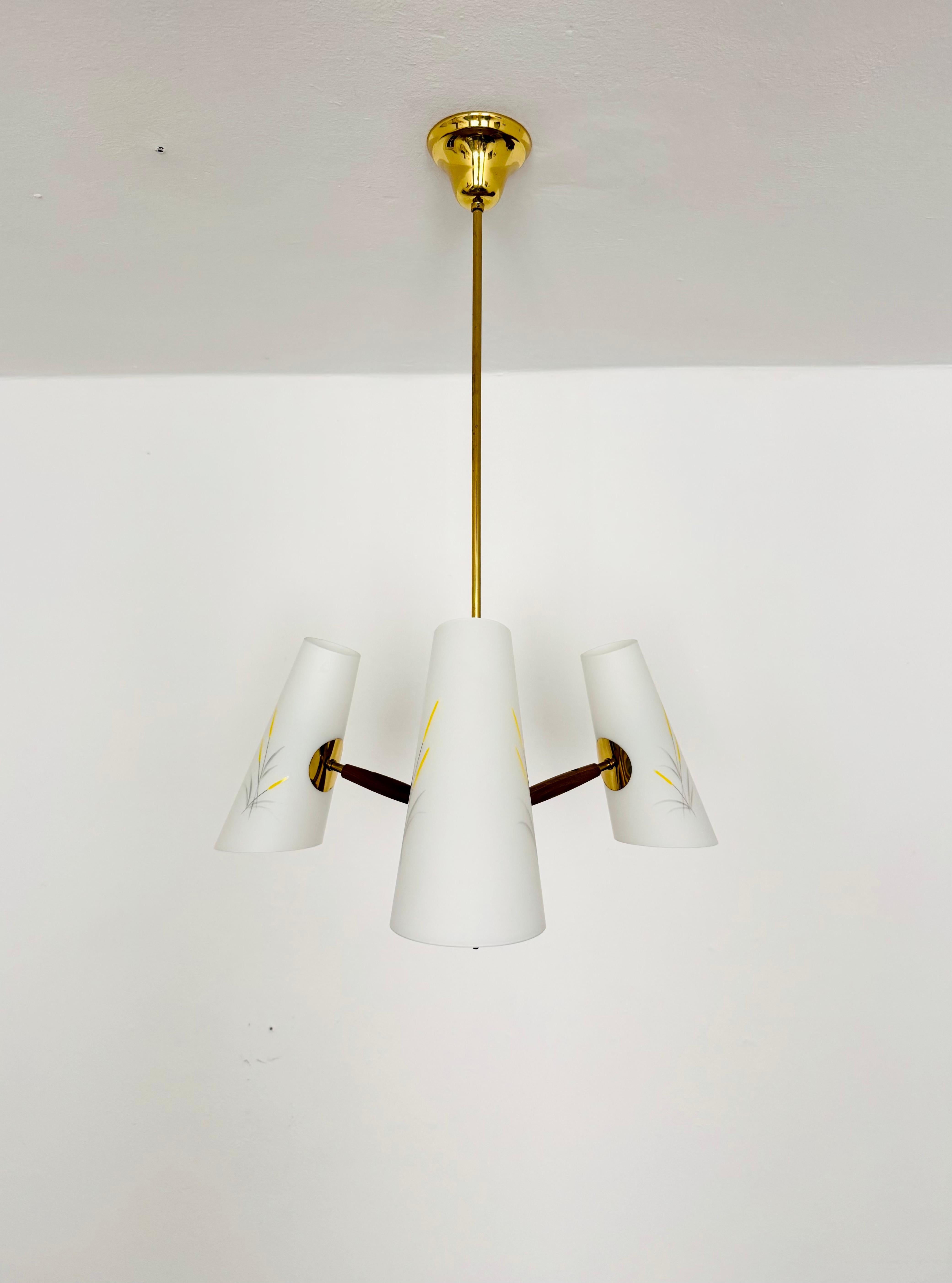 Mid-Century moderno Lampadario austriaco in ottone di Rupert Nikoll in vendita
