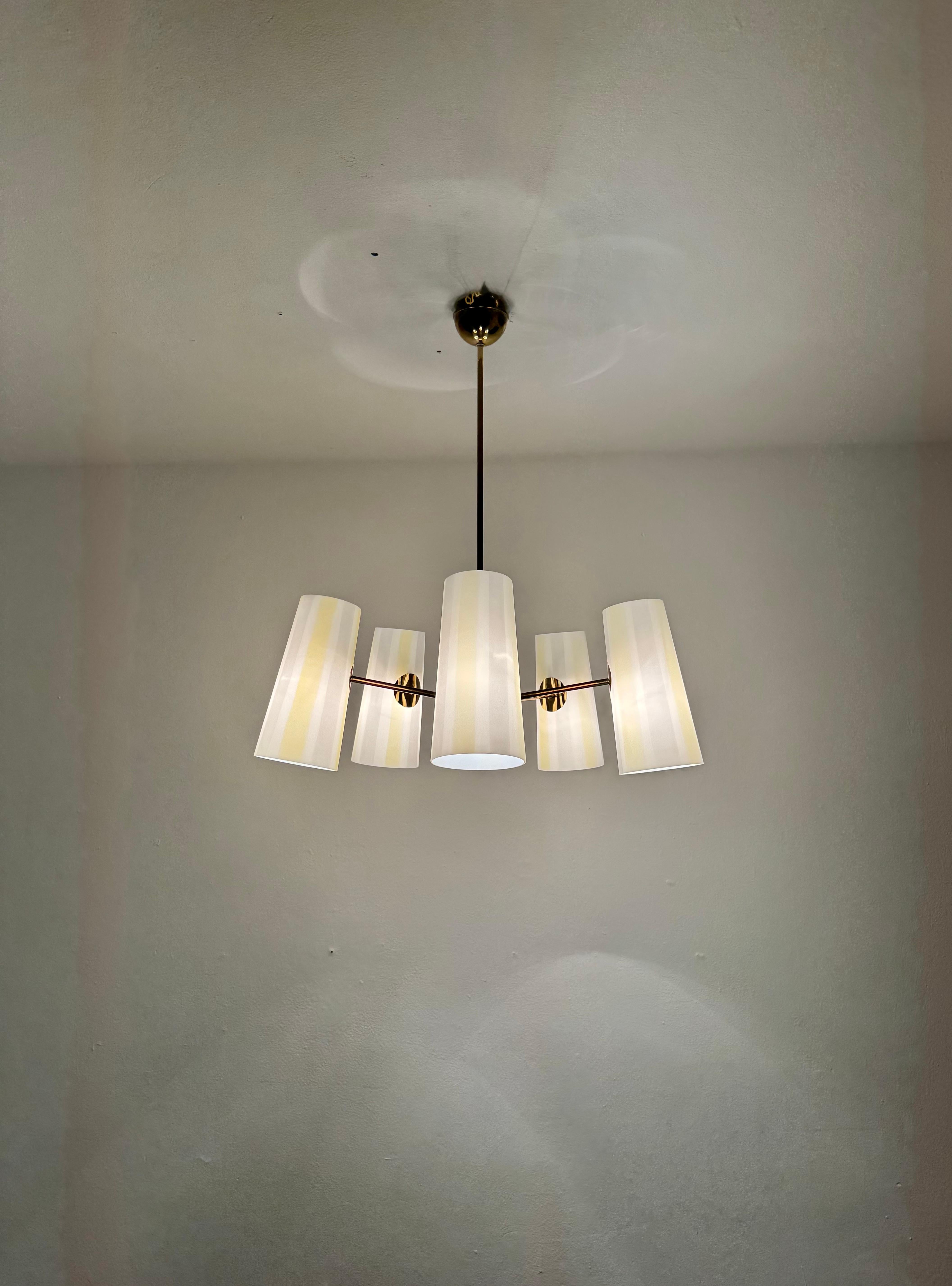 Metallo Austrian Brass Chandelier by Rupert Nikoll in vendita