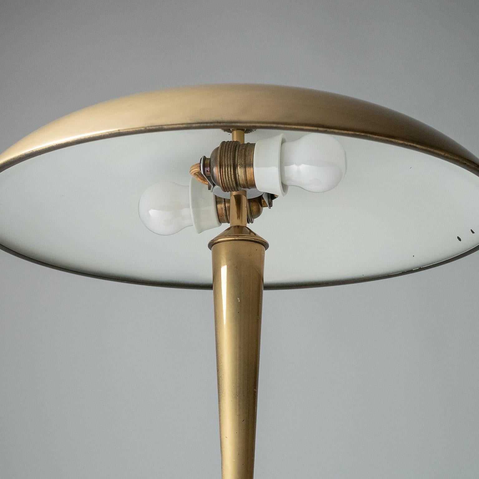 Österreichische Messing-Tischlampe, 1940er Jahre (Moderne der Mitte des Jahrhunderts) im Angebot