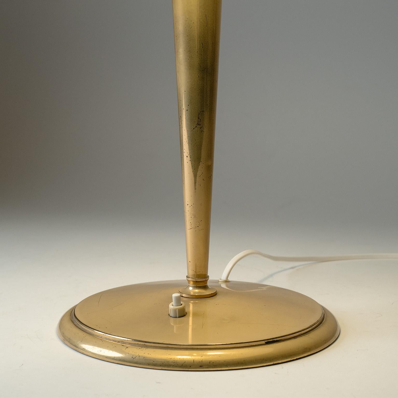 Österreichische Messing-Tischlampe, 1940er Jahre im Zustand „Gut“ im Angebot in Vienna, AT