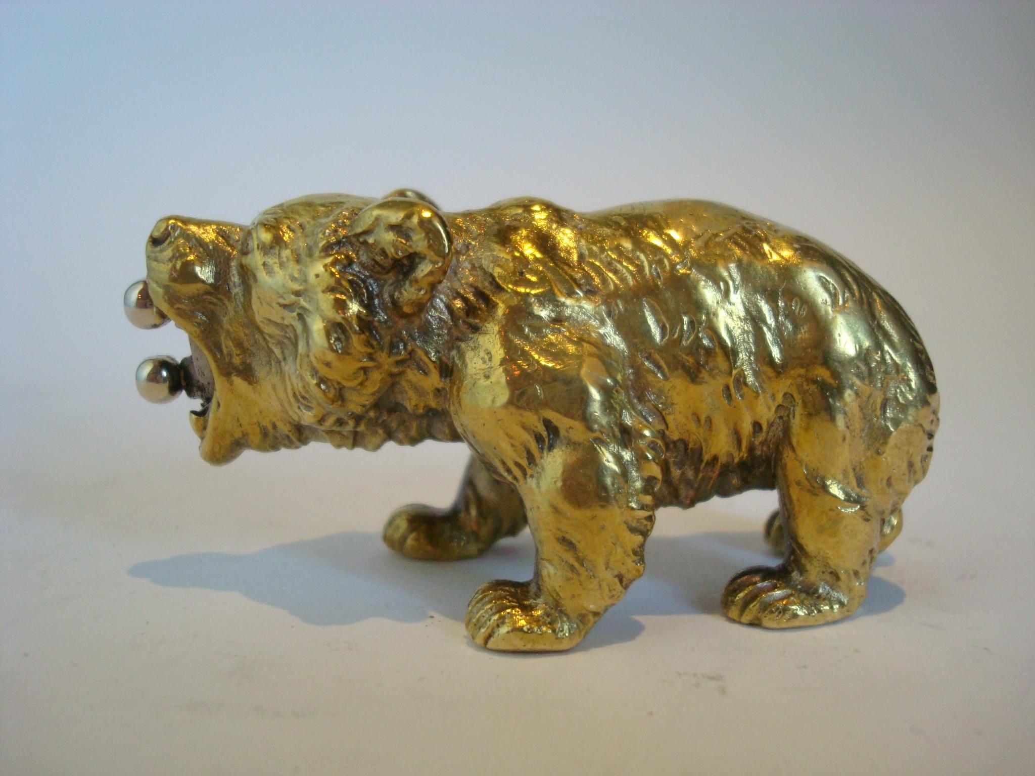 Bronze Cuillère à cigares autrichienne en bronze ours, vers 1900 en vente
