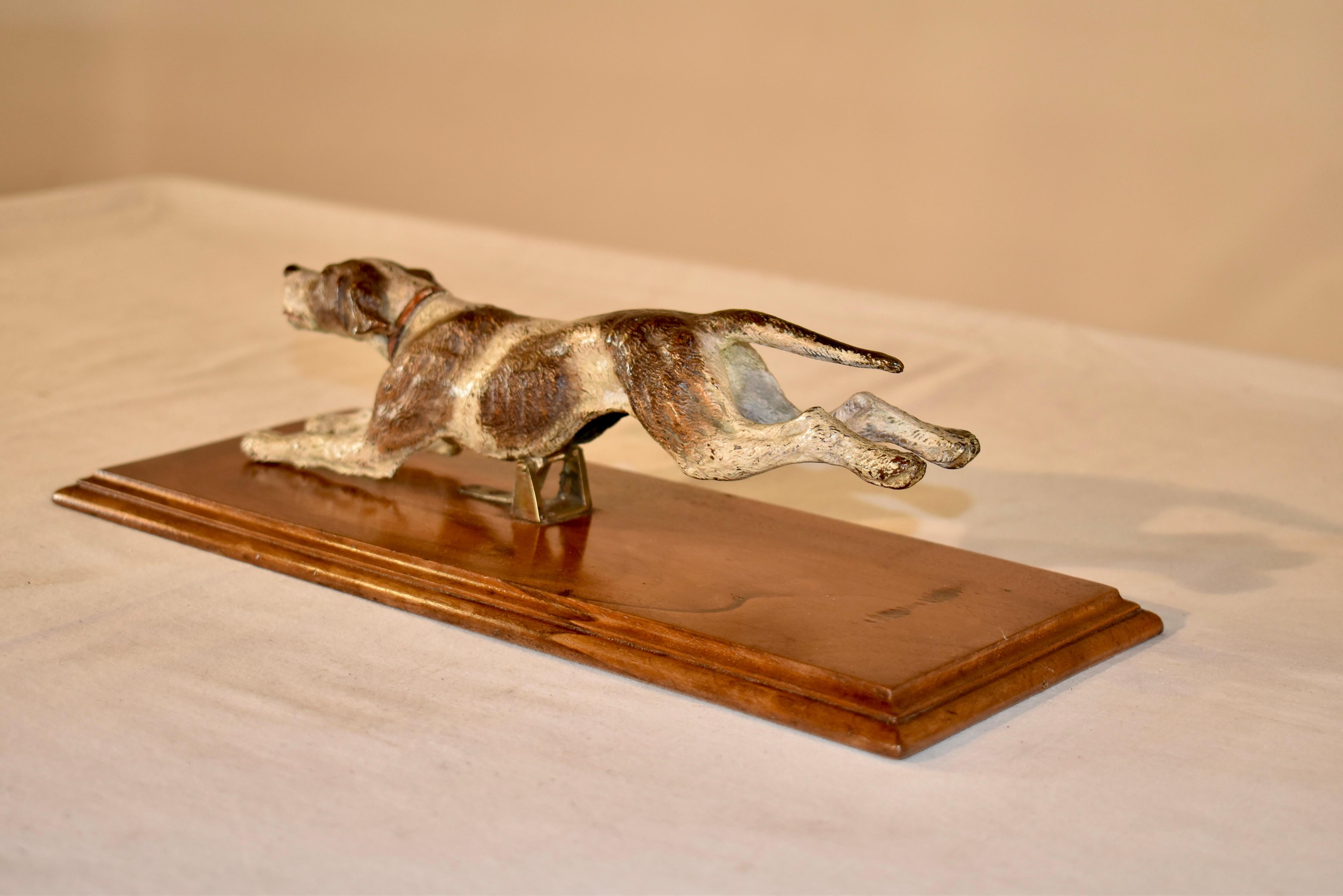 Austriaco Fermalettere a forma di cane in bronzo austriaco, CIRCA 1900 in vendita