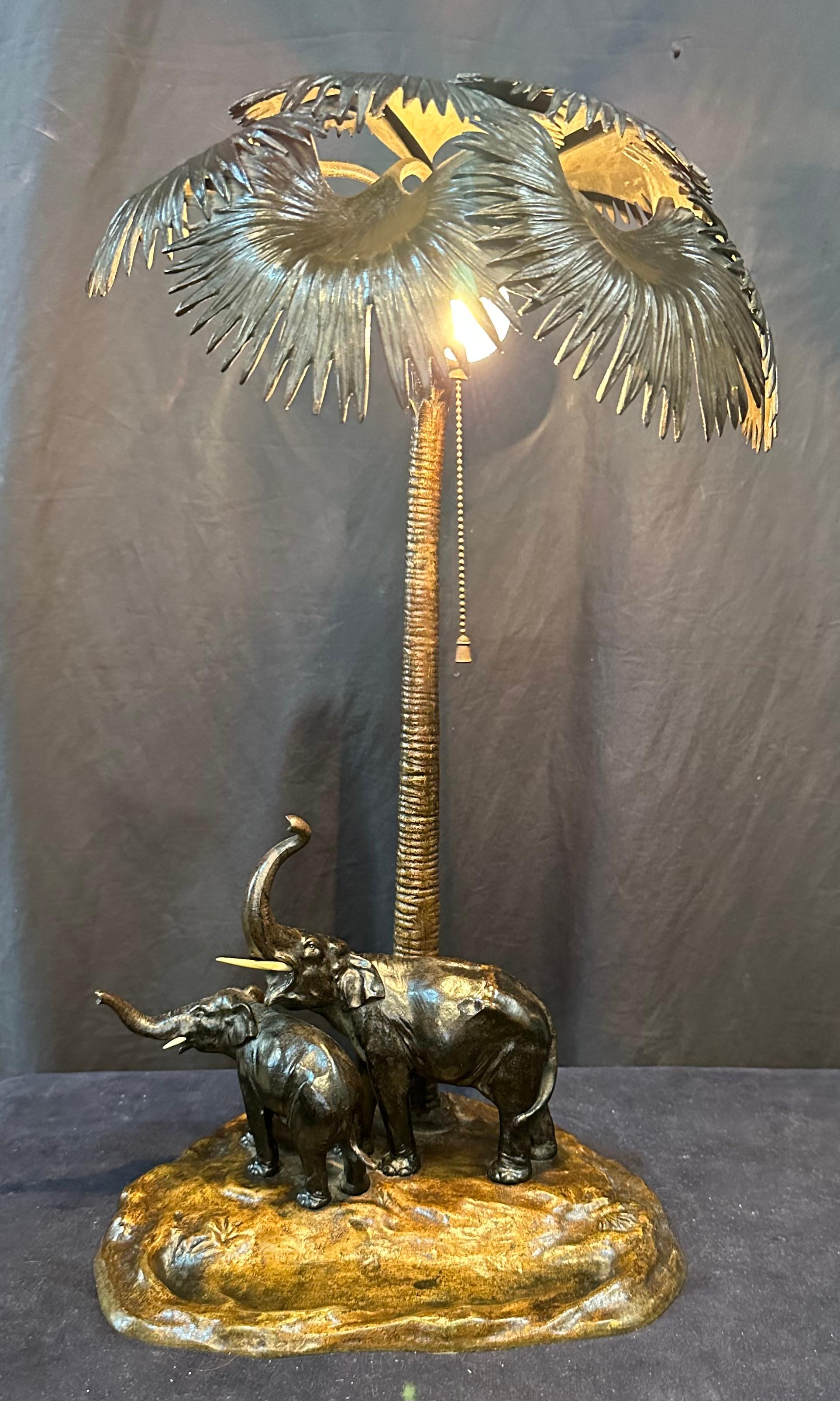 Lampe éléphant autrichienne en bronze en vente 3