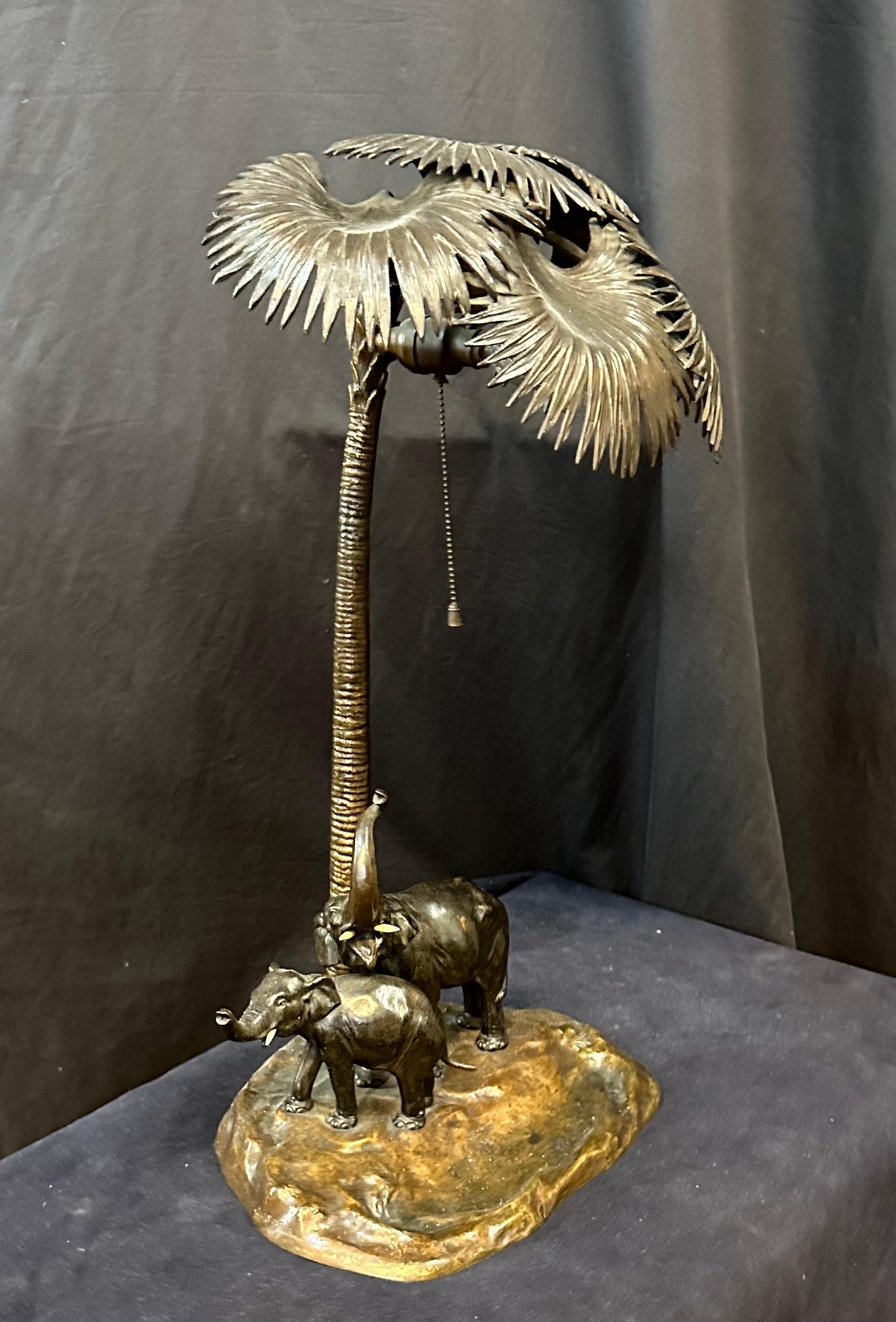 Lampe éléphant autrichienne en bronze en vente 1